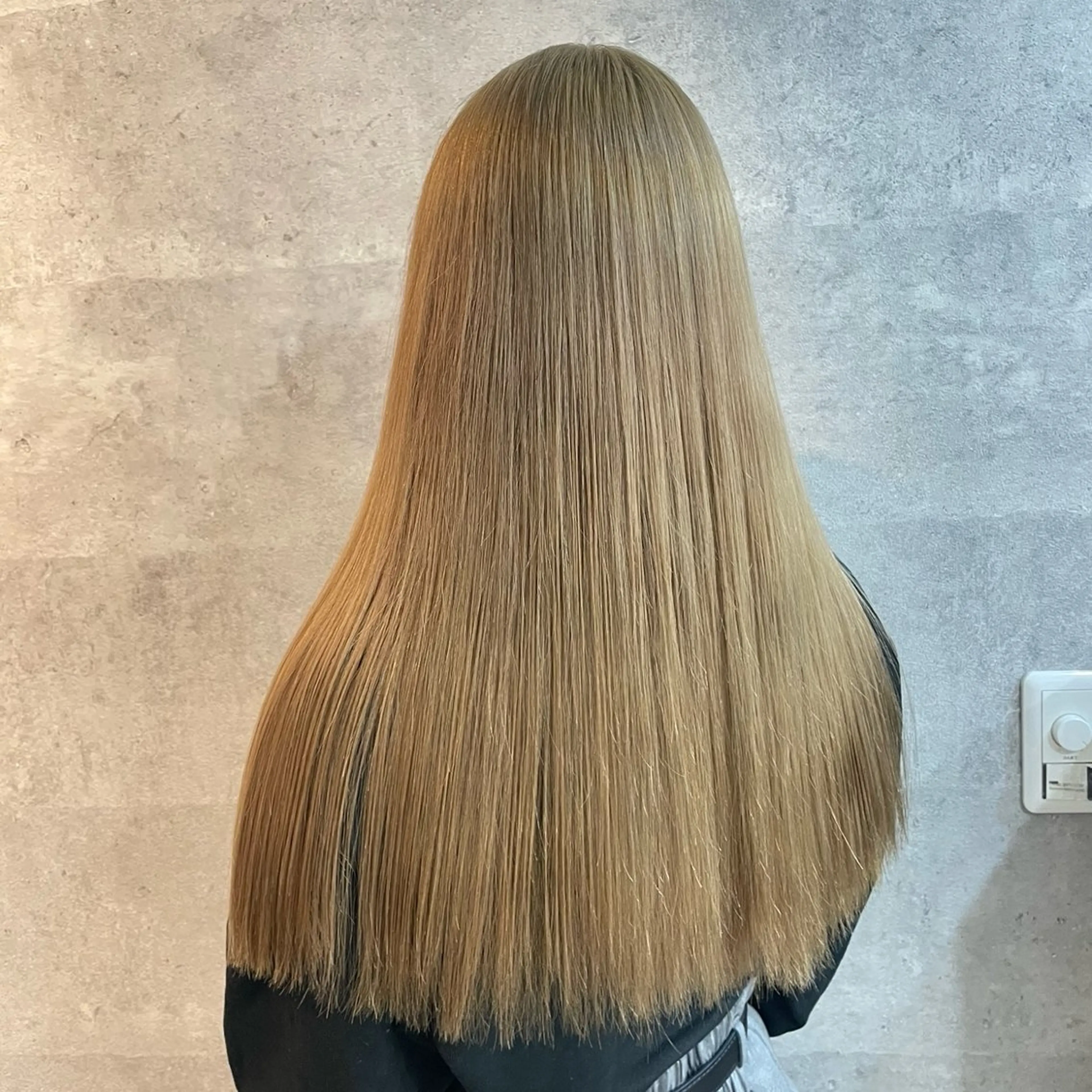 ロング ヘアカラー 🎀韓国系ハイトーン カラーYoko🎀のヘアスタイル