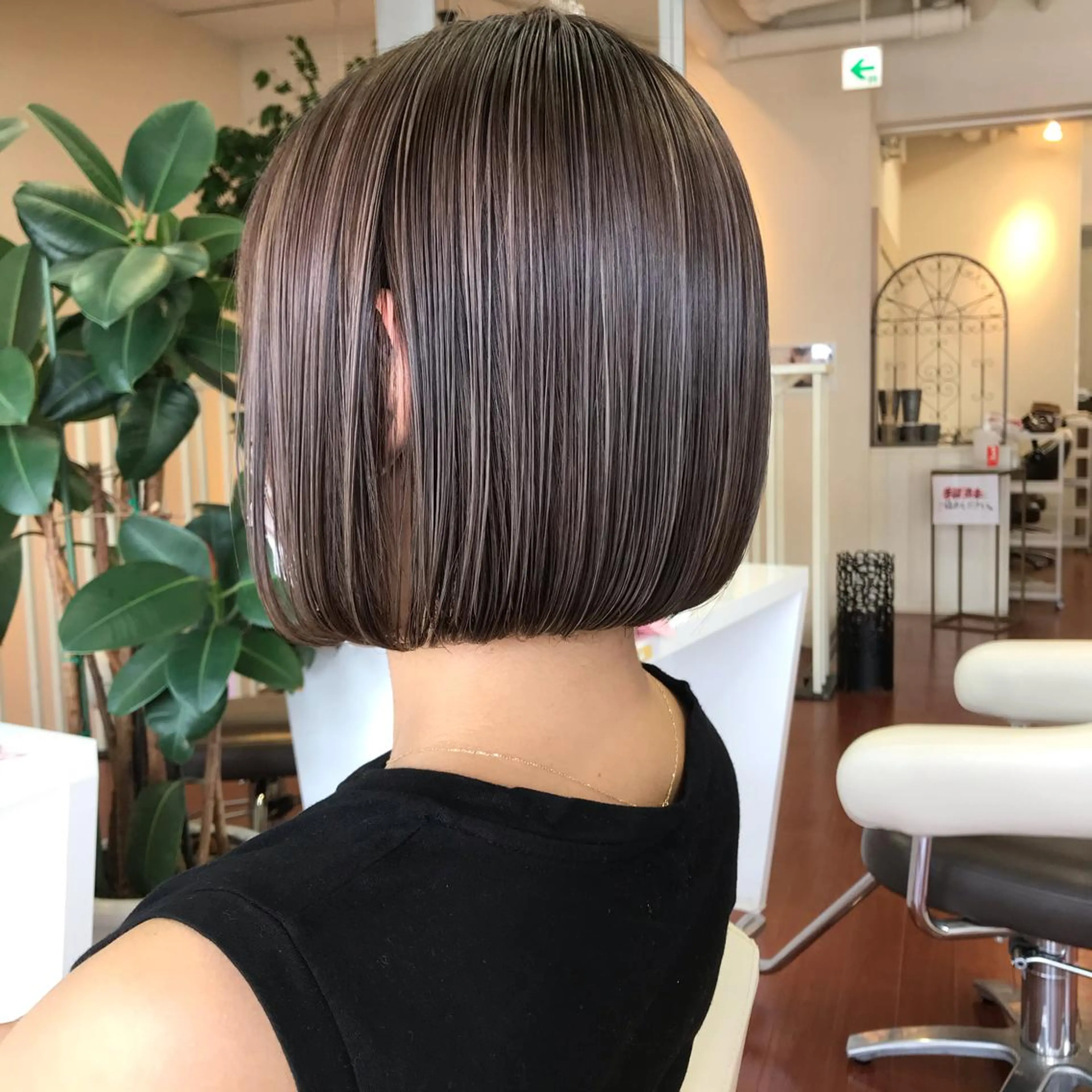 ミディアム カラー ブリーチ ハイライトカラー ハイライト カット ヘアカラー ヨシダ トオルのヘアスタイル