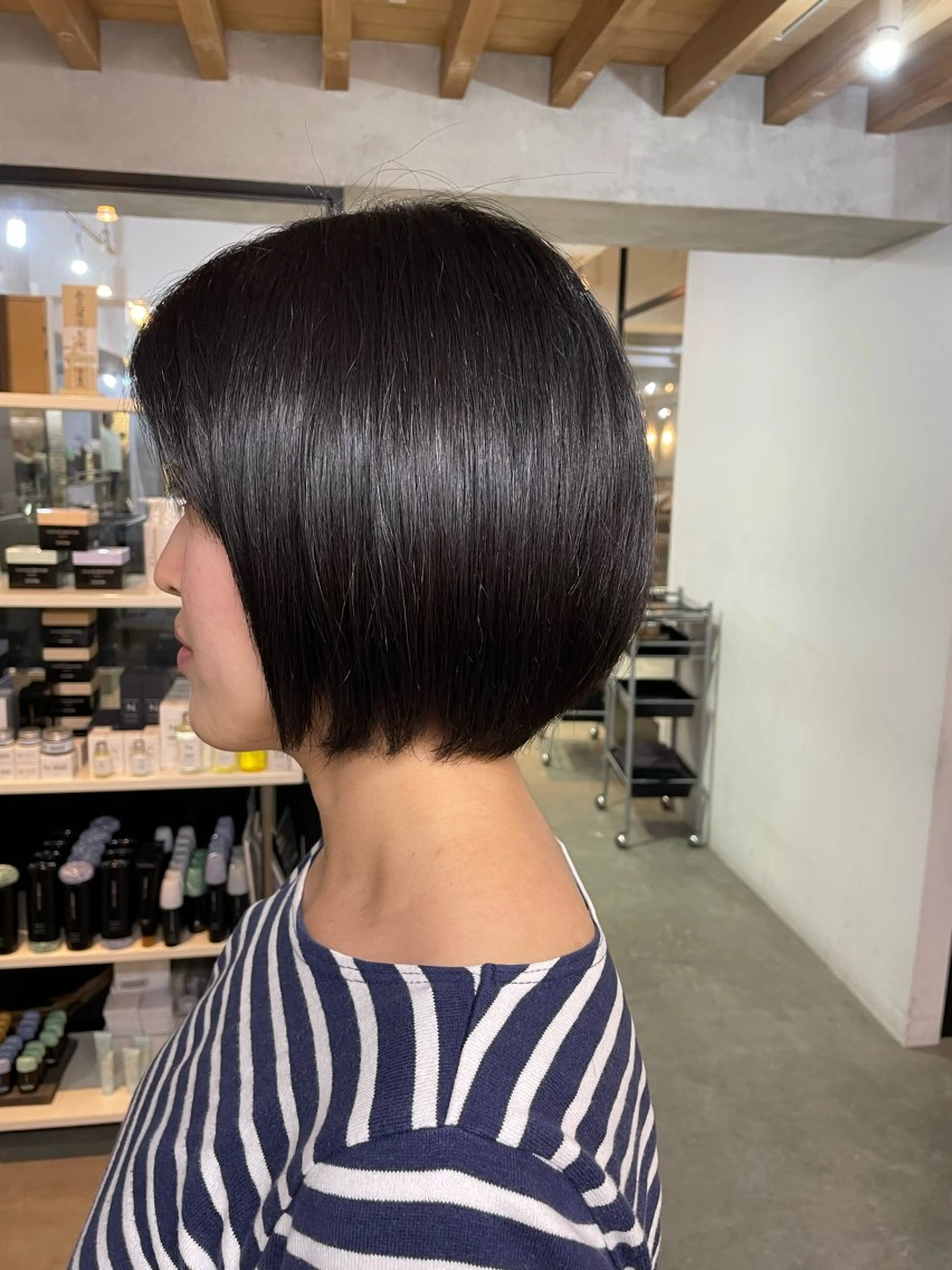 ショート 切りっぱなしボブ/ ブリーチカラー/大塚のヘアスタイル