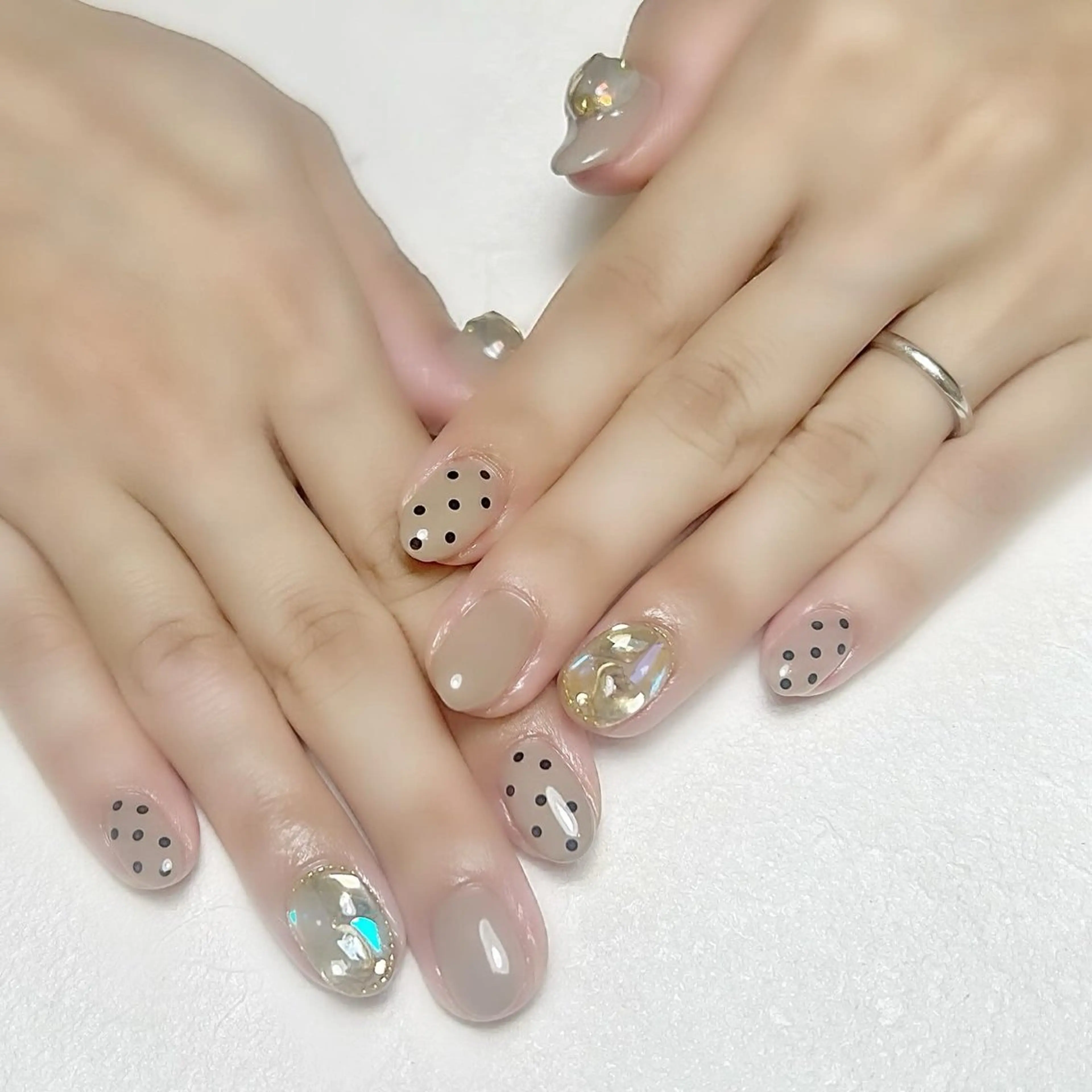 ネイル ドット ガーリー キラキラネイル ワンホンネイル rouse nail RISATOのネイルデザイン