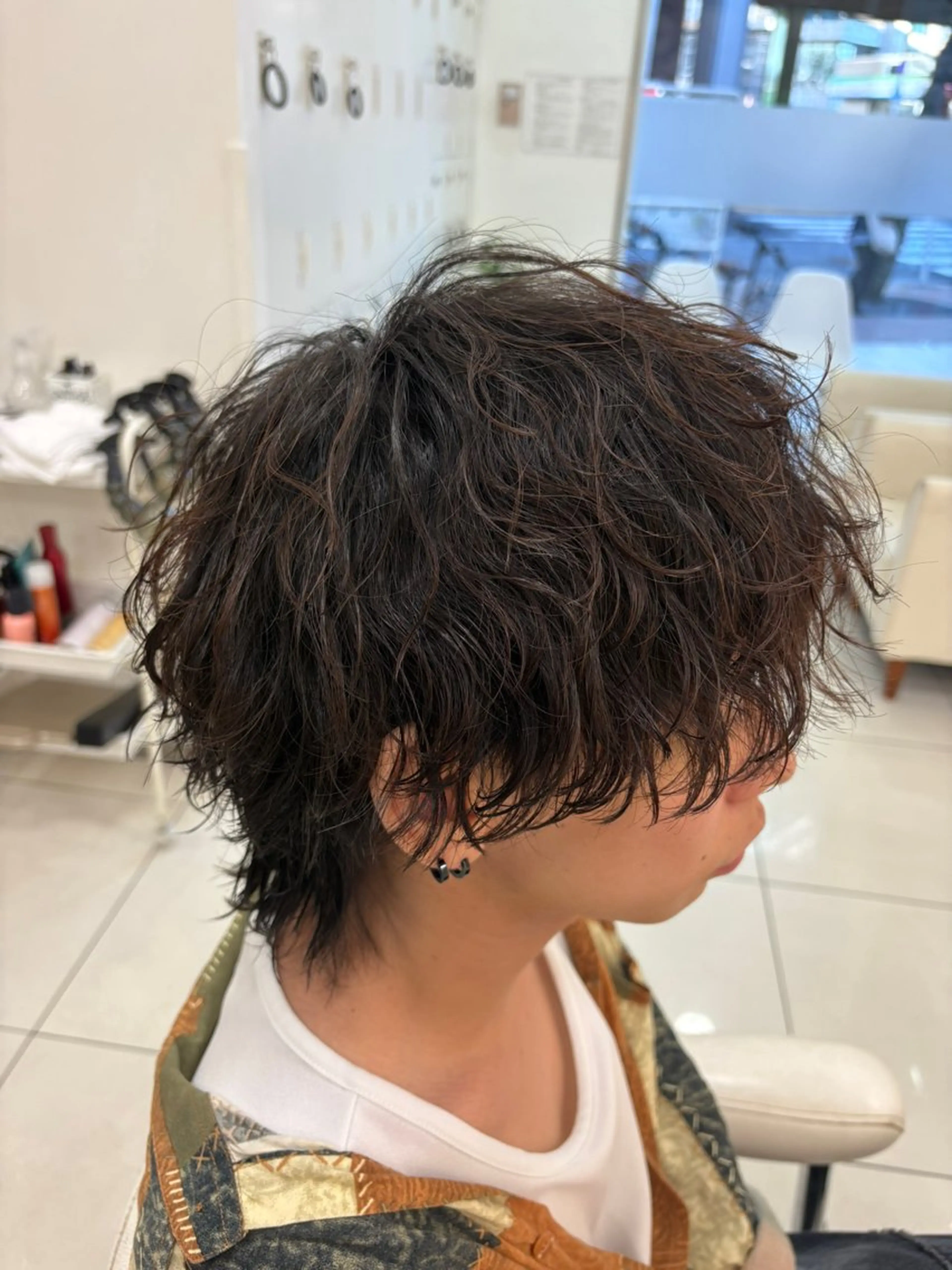 ミディアム パーマ メンズ ミディアムパーマ センターパート フェードカット フェザーパーマ カルマパーマ 髪質改善/艶カラー/ メンズパーマ/鈴木のヘアスタイル