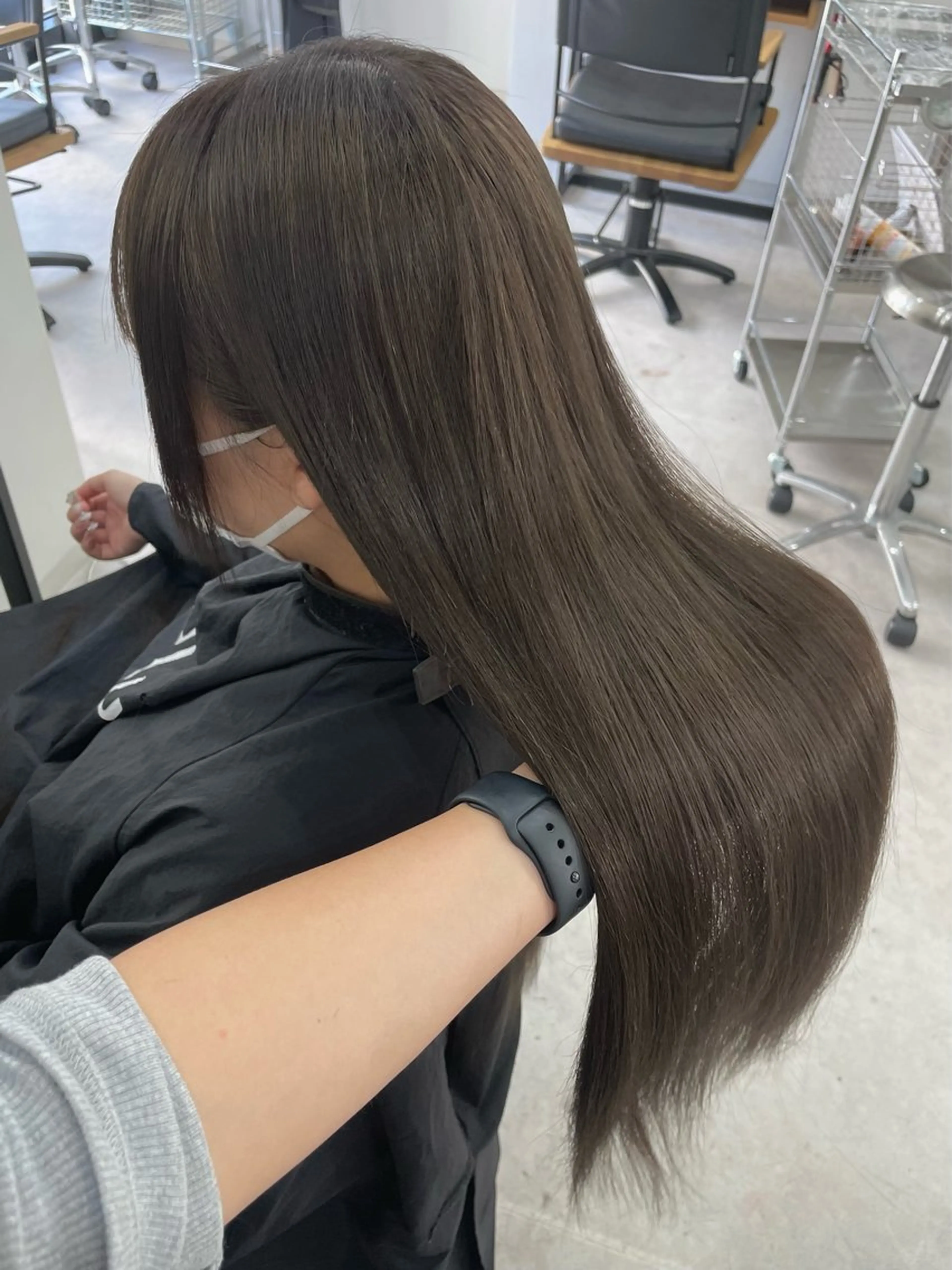 ロング カラー グレージュ オリーブグレージュ オリーブグレー ヘアカラー トリートメント Mina/岡山/矯正 ブリーチ/レイヤーのヘアスタイル