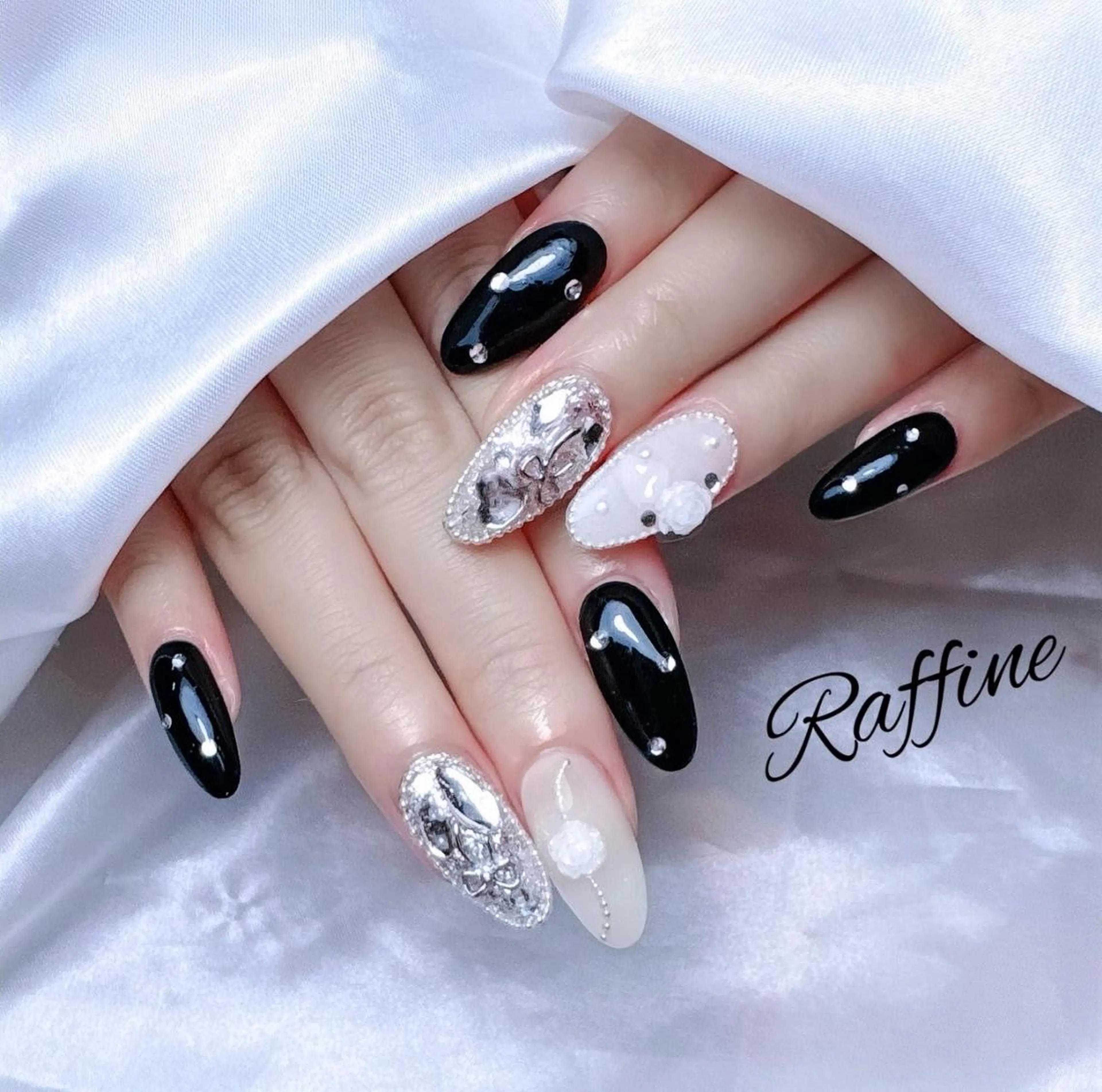 ネイル ハンドネイル RAFFINE haru🦋🩵のネイルデザイン