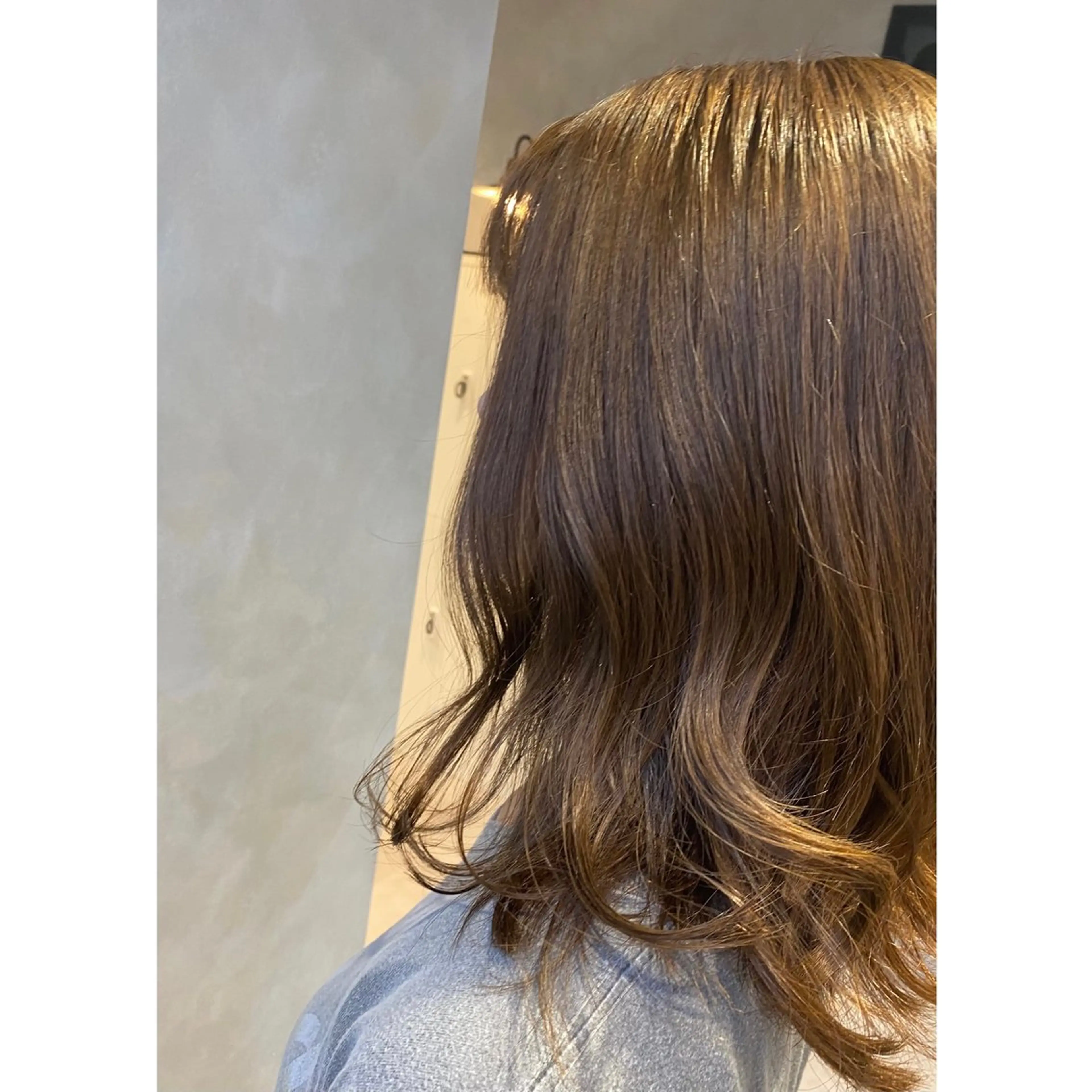 ミディアム カラー ヘアアレンジ ベージュカラー ミルクティーベージュ カット ヘアカラー 小國 綾かのヘアスタイル