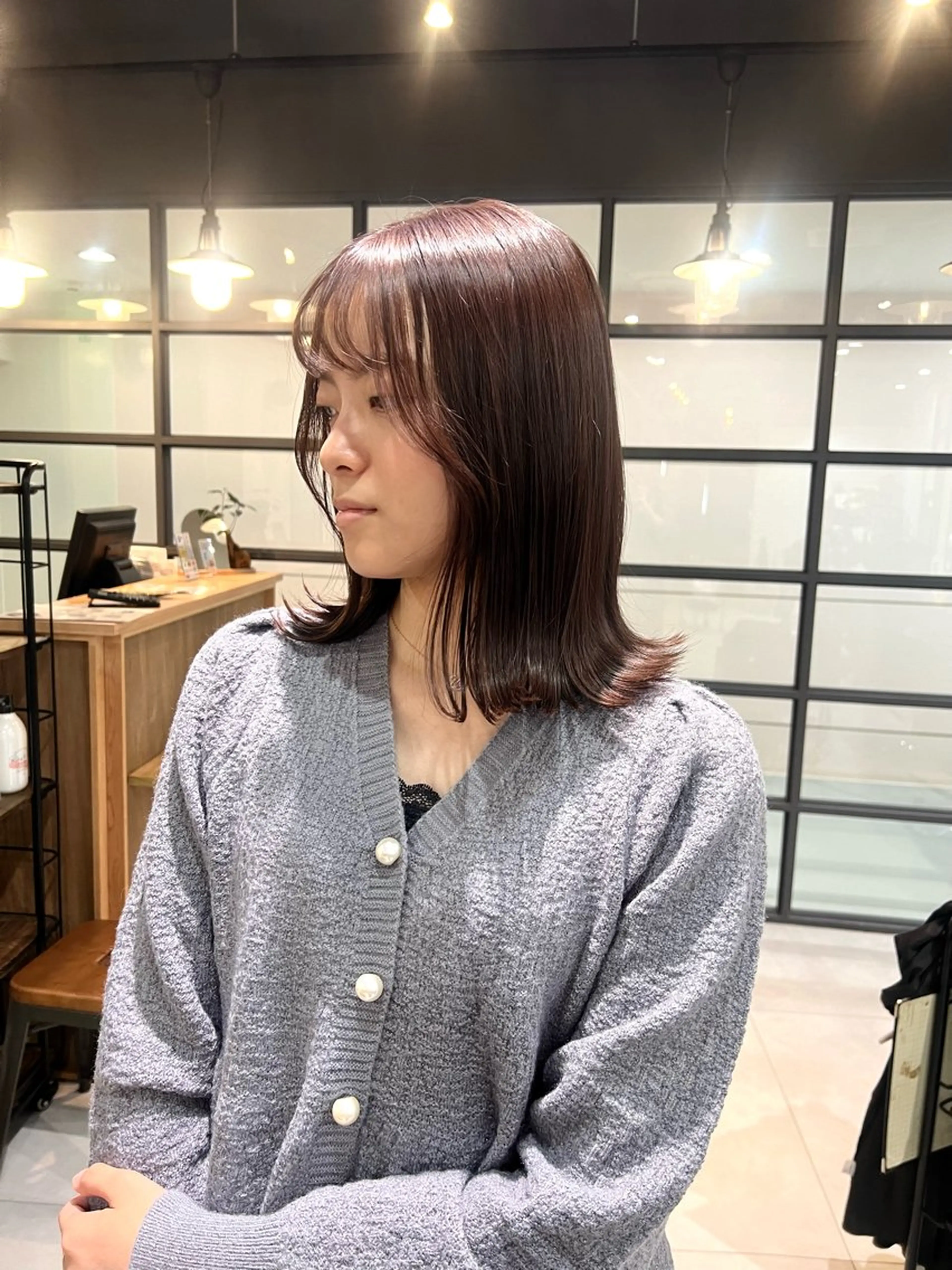 ミディアム 顔まわりレイヤー 顔周りカット レイヤーカット Neale. ユメのヘアスタイル