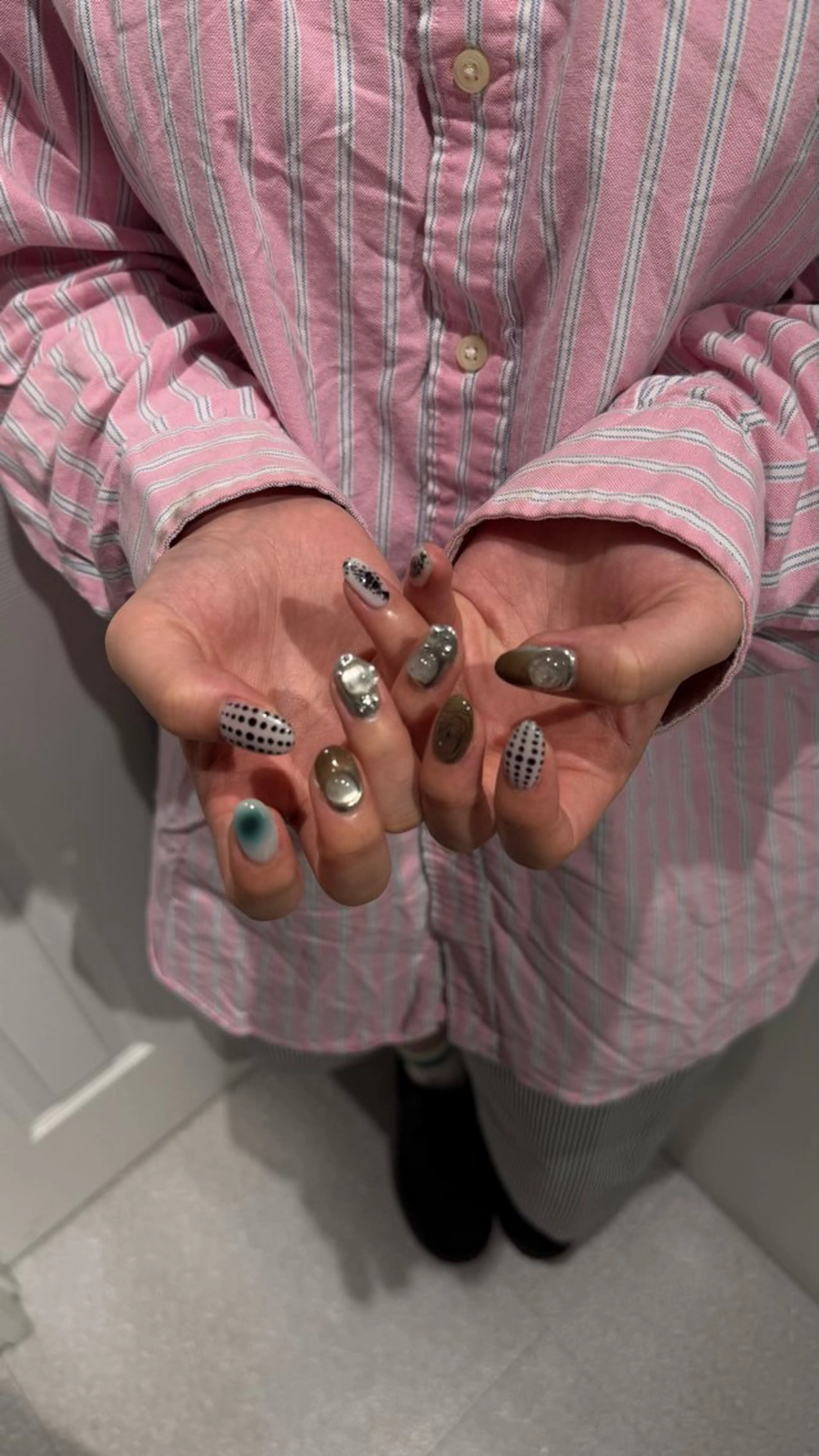 ネイル しおん🎶｜ひと 癖ニュアンス｜個性派のネイルデザイン