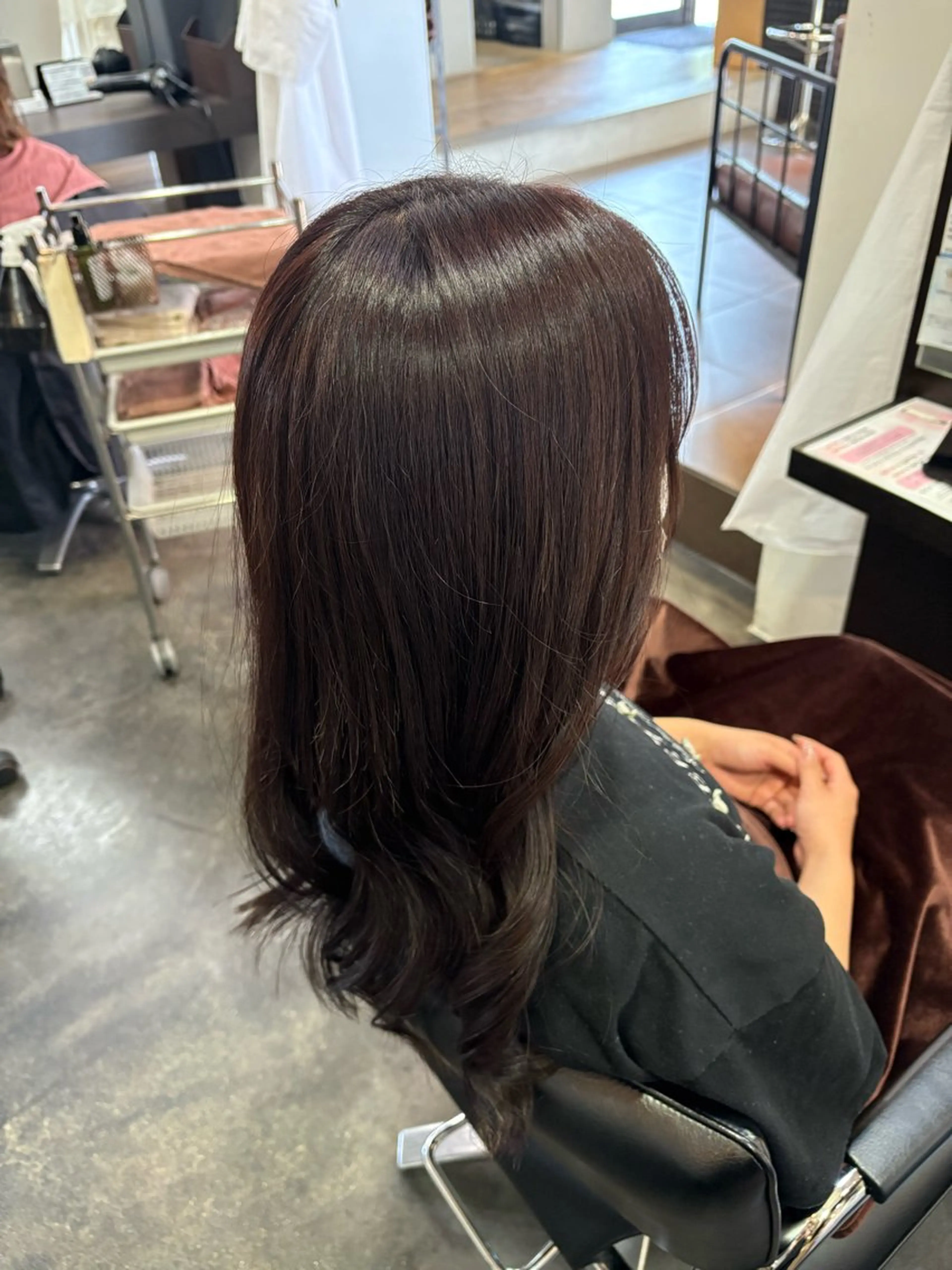 セミロング カラー ブラウンカラー ラベンダーカラー ラベンダーブラウン 奥山 和奏のヘアスタイル