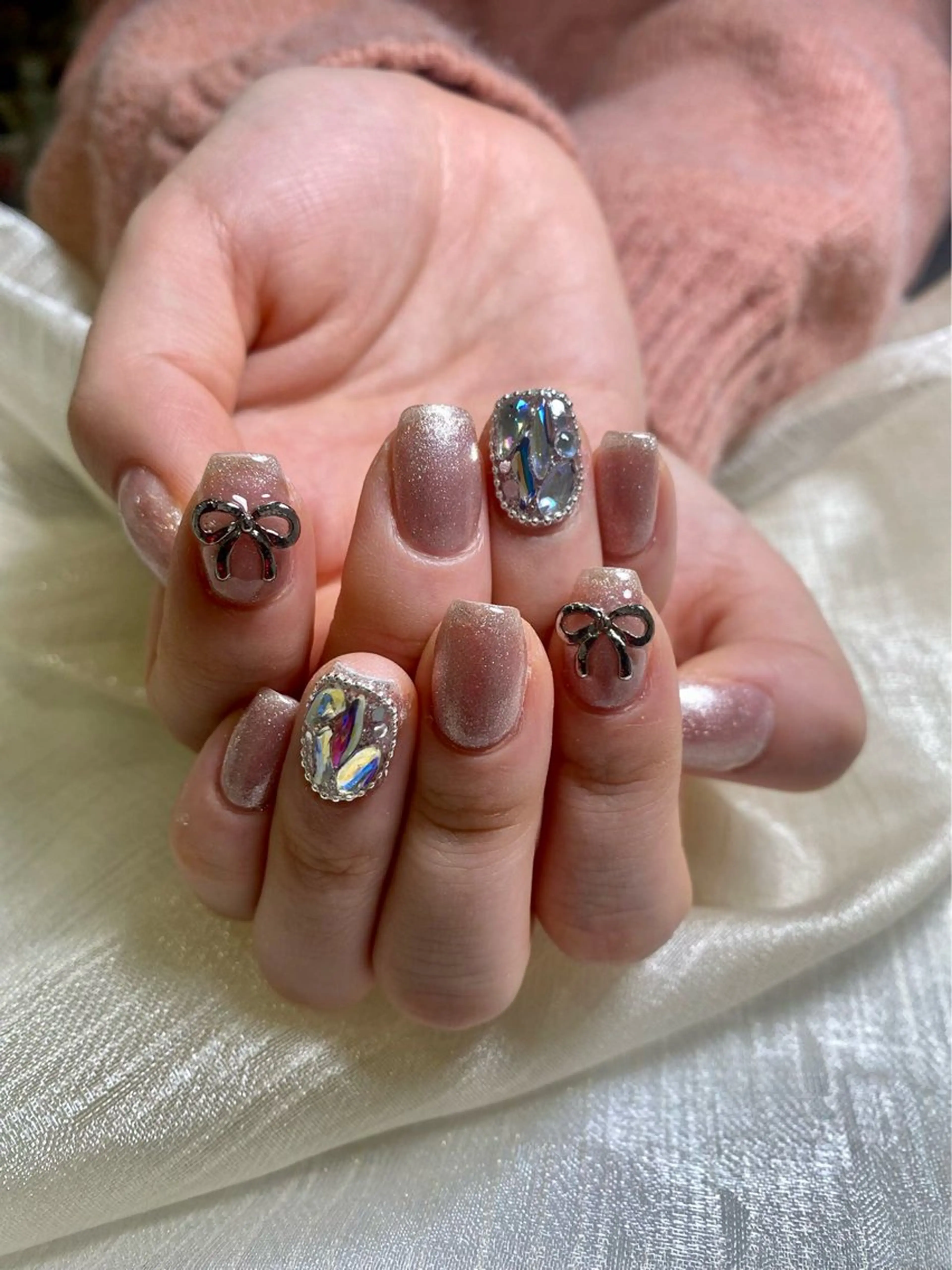 ネイル ホログラムネイル ストーンネイル ユミ nailのネイルデザイン