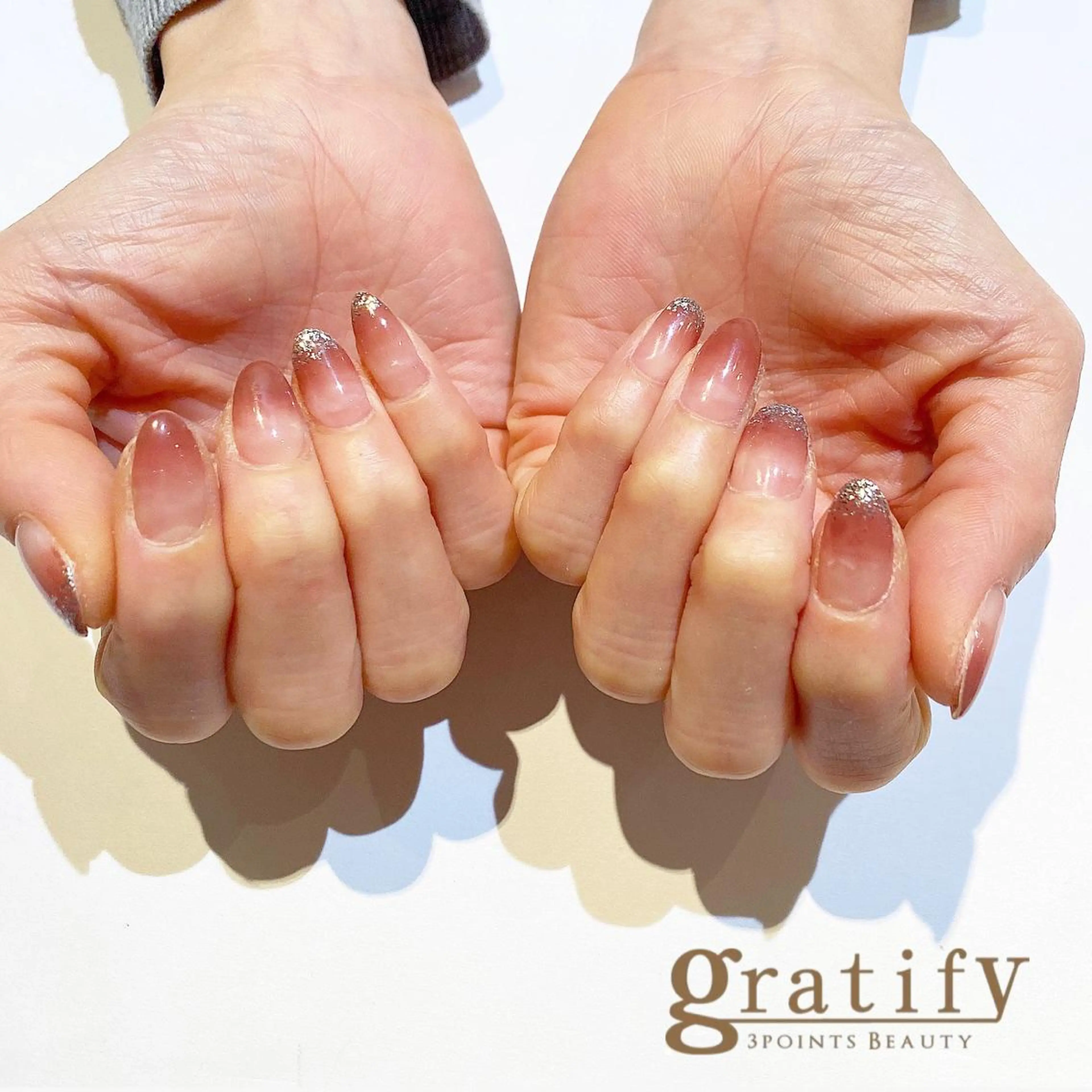 ネイル グラデーション ラメ(グリッター) シンプルネイル 安永 めぐみのネイルデザイン