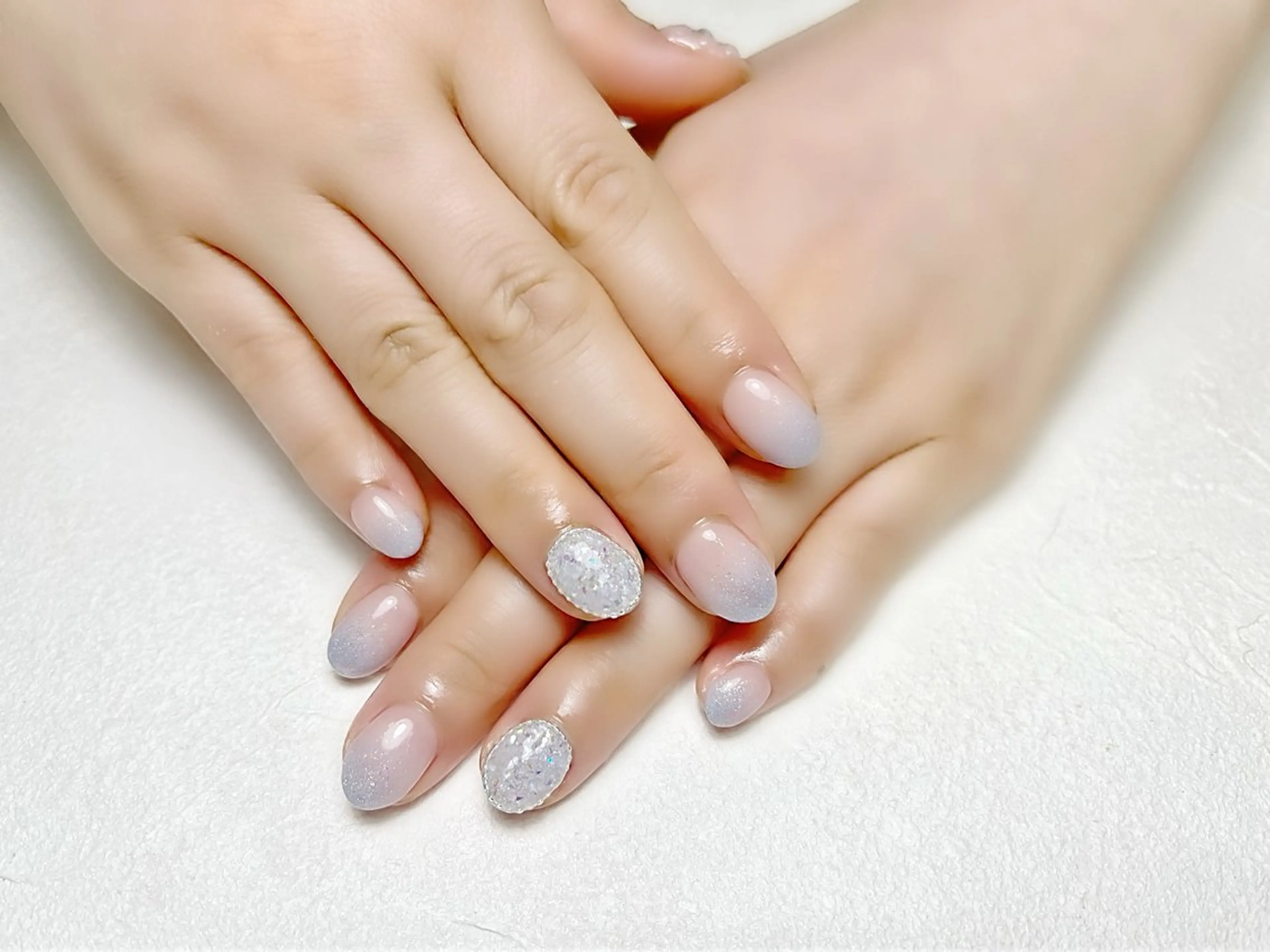 ネイル フラワーネイル ガーリー グラデーション キラキラネイル 水色 rouse nail RISATOのネイルデザイン