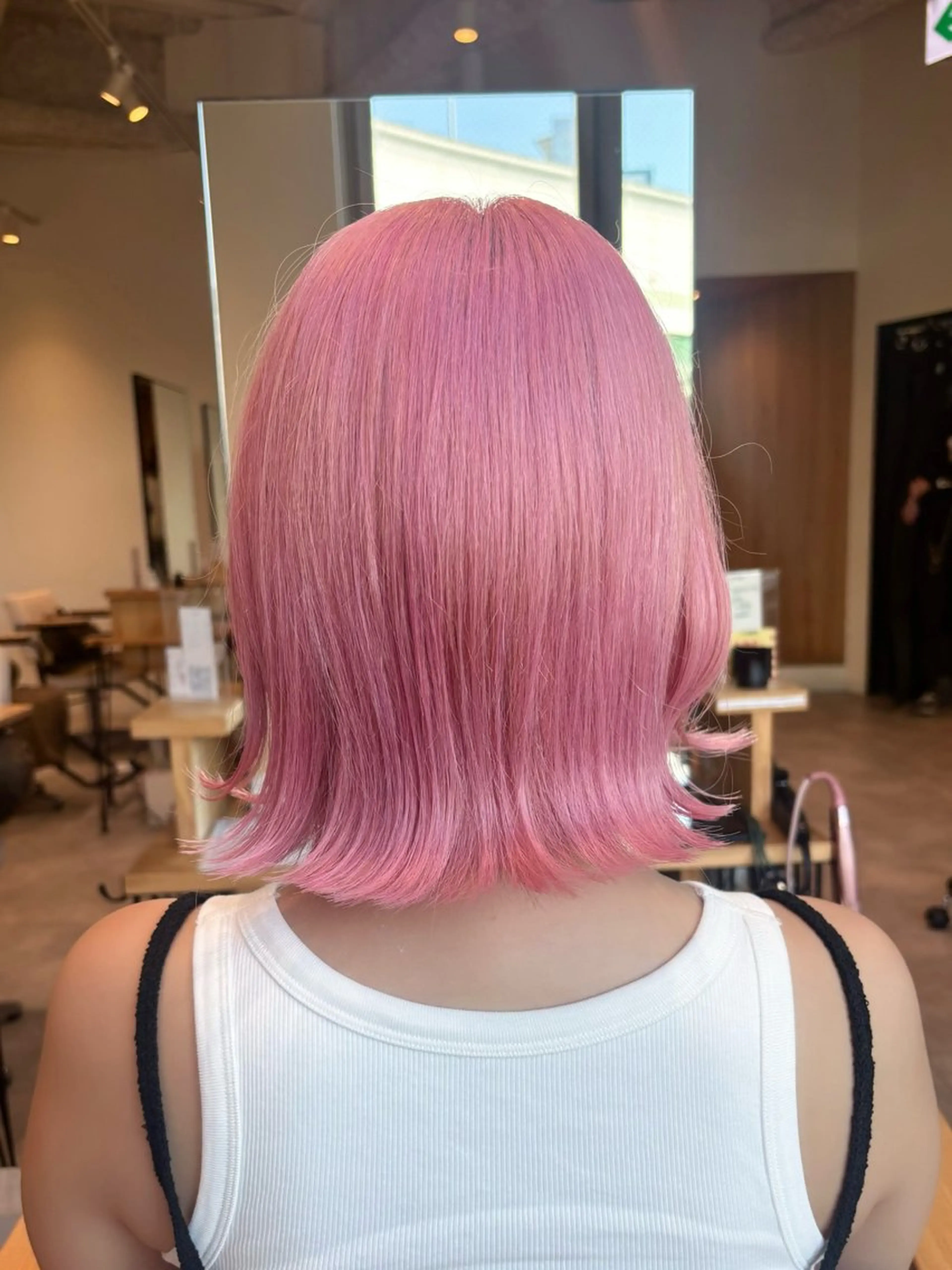 ミディアム カラー ベージュカラー ブリーチ ケアブリーチ デザインカラー ダブルカラー ヘアカラー 肌に馴染むハイトーン /ミルクティーカラーのヘアスタイル