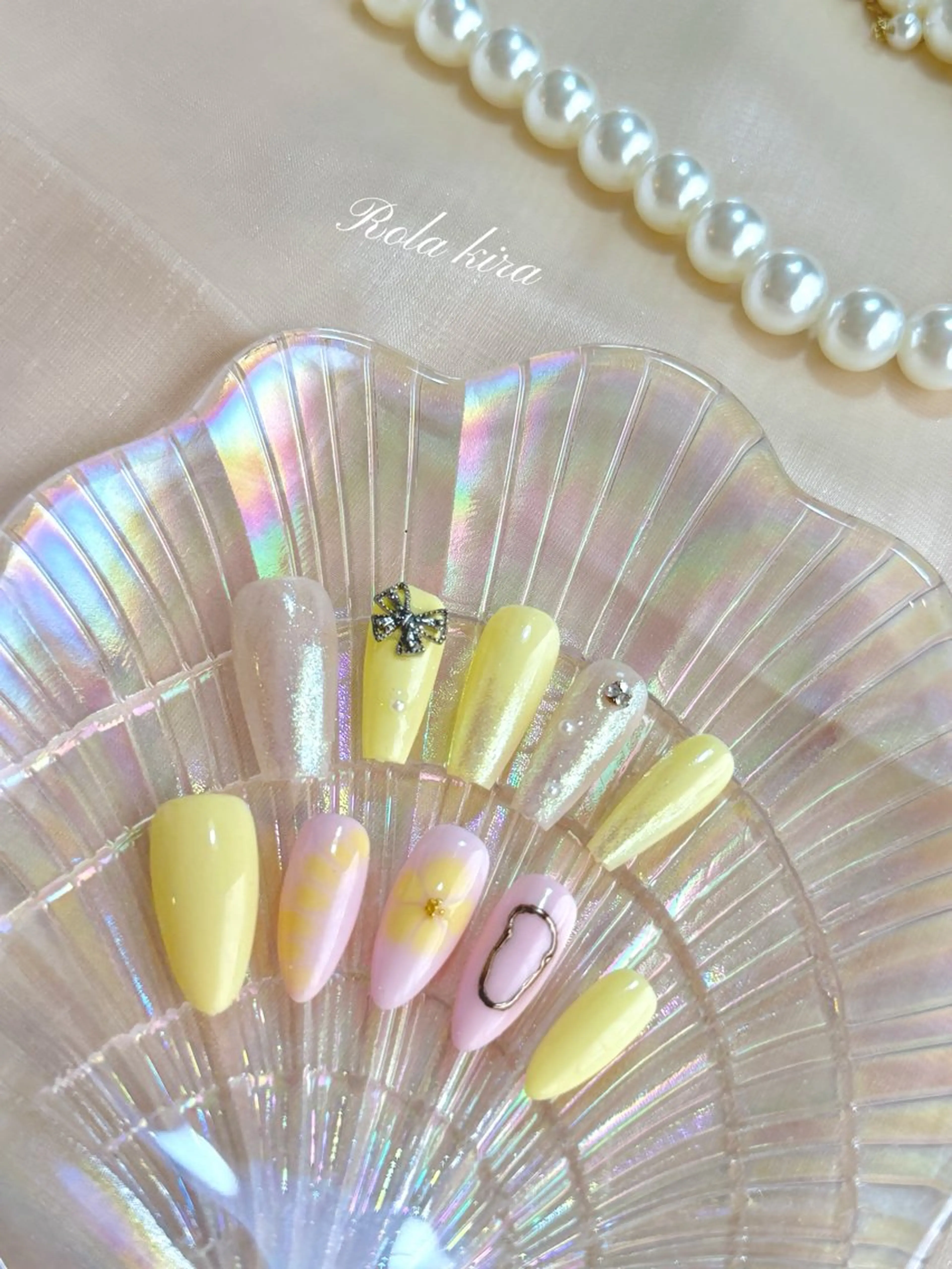 ネイル オーロラネイル フラワーネイル フレンチネイル ジェルネイル ガラスフレンチ ハンドネイル Rola kira nail salon所属・Rola kira 麗のネイルデザイン