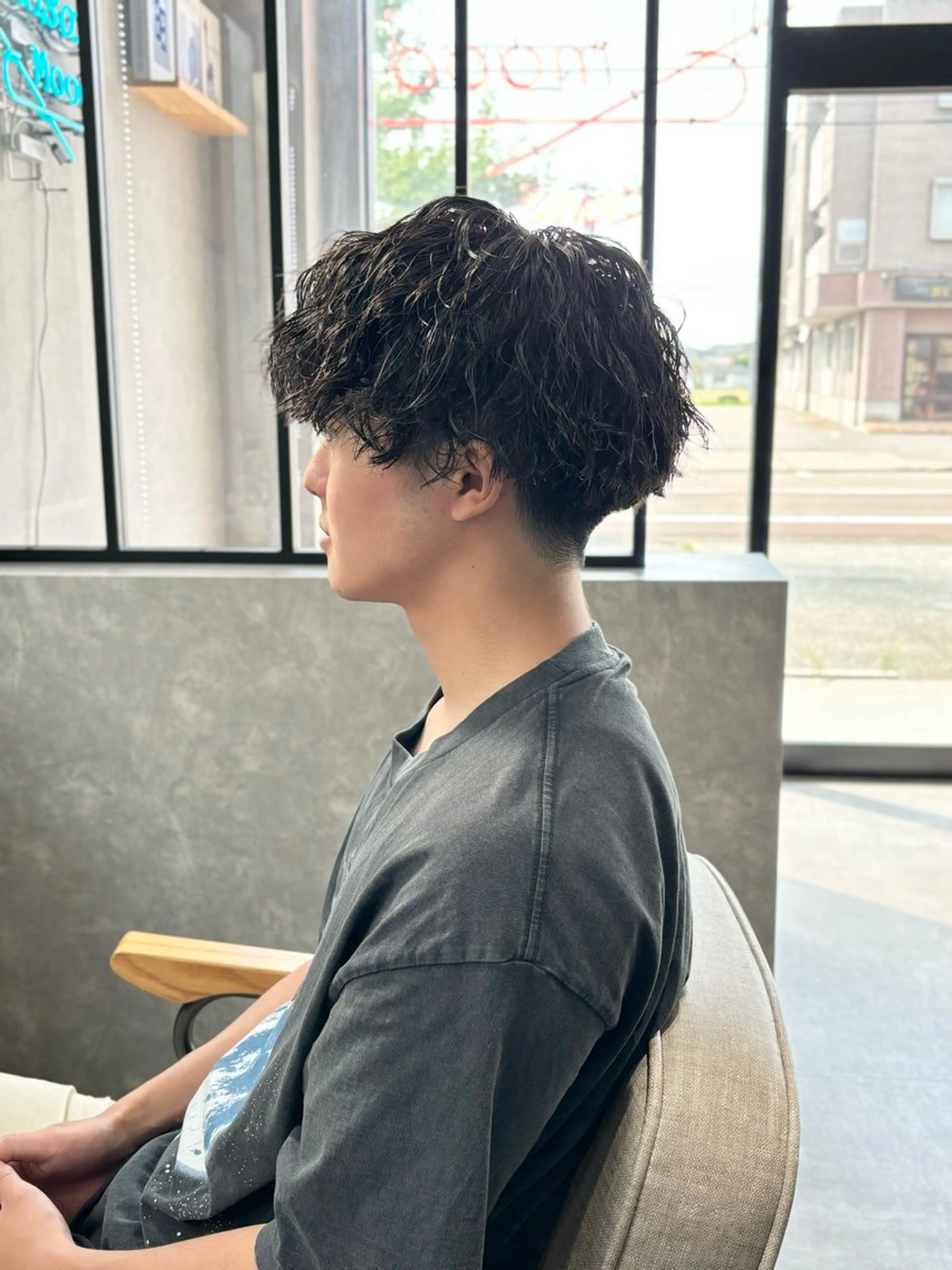 ショート パーマ メンズ センターパート メンズハイトーン マッシュウルフ マッシュ メンズパーマ カット パーマ トリートメント 長谷川 湧のヘアスタイル