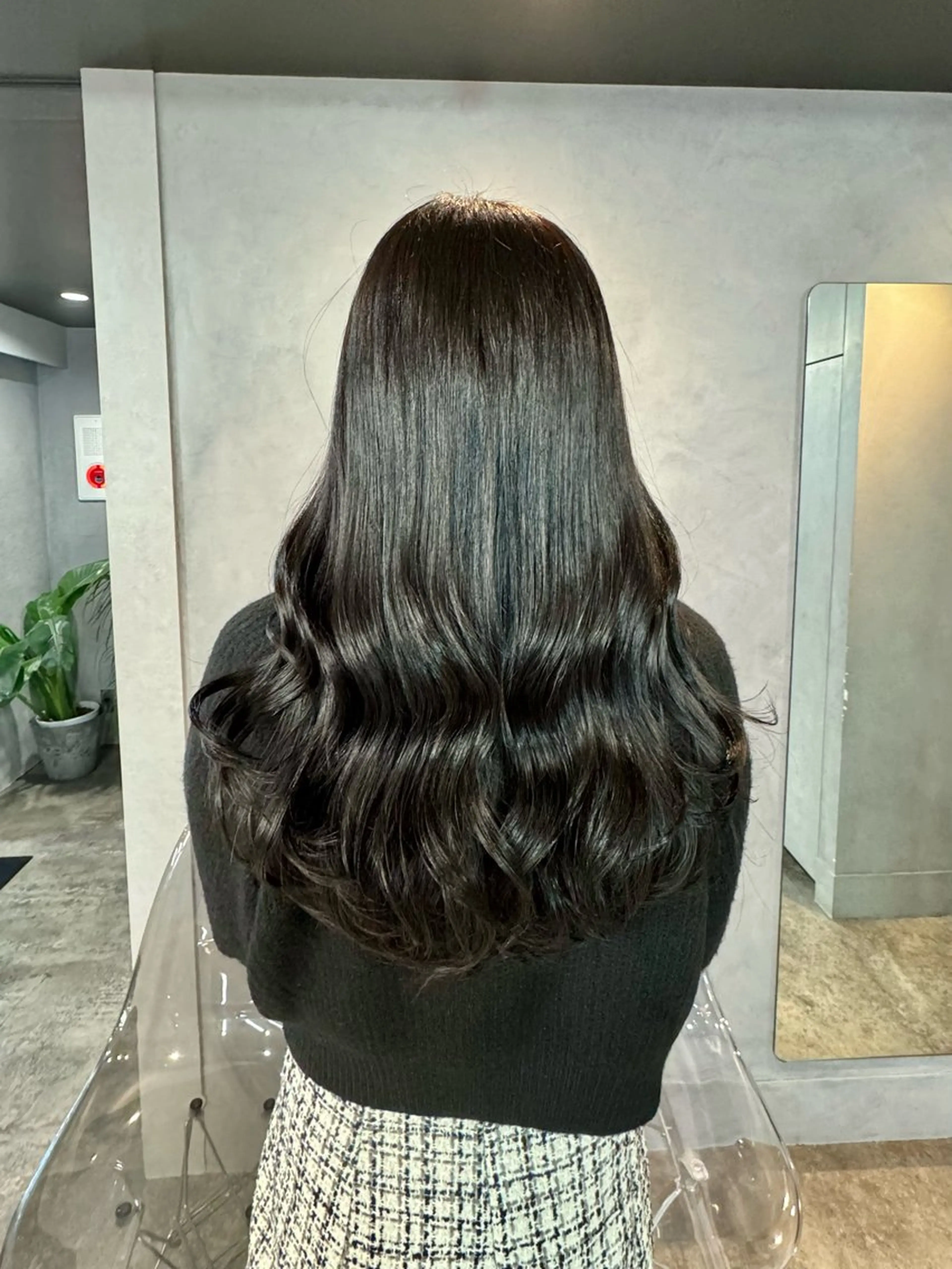 ロング カラー ダークグレー ダークグレージュ グレージュ 髪質改善/艶髪 MINAMIのヘアスタイル