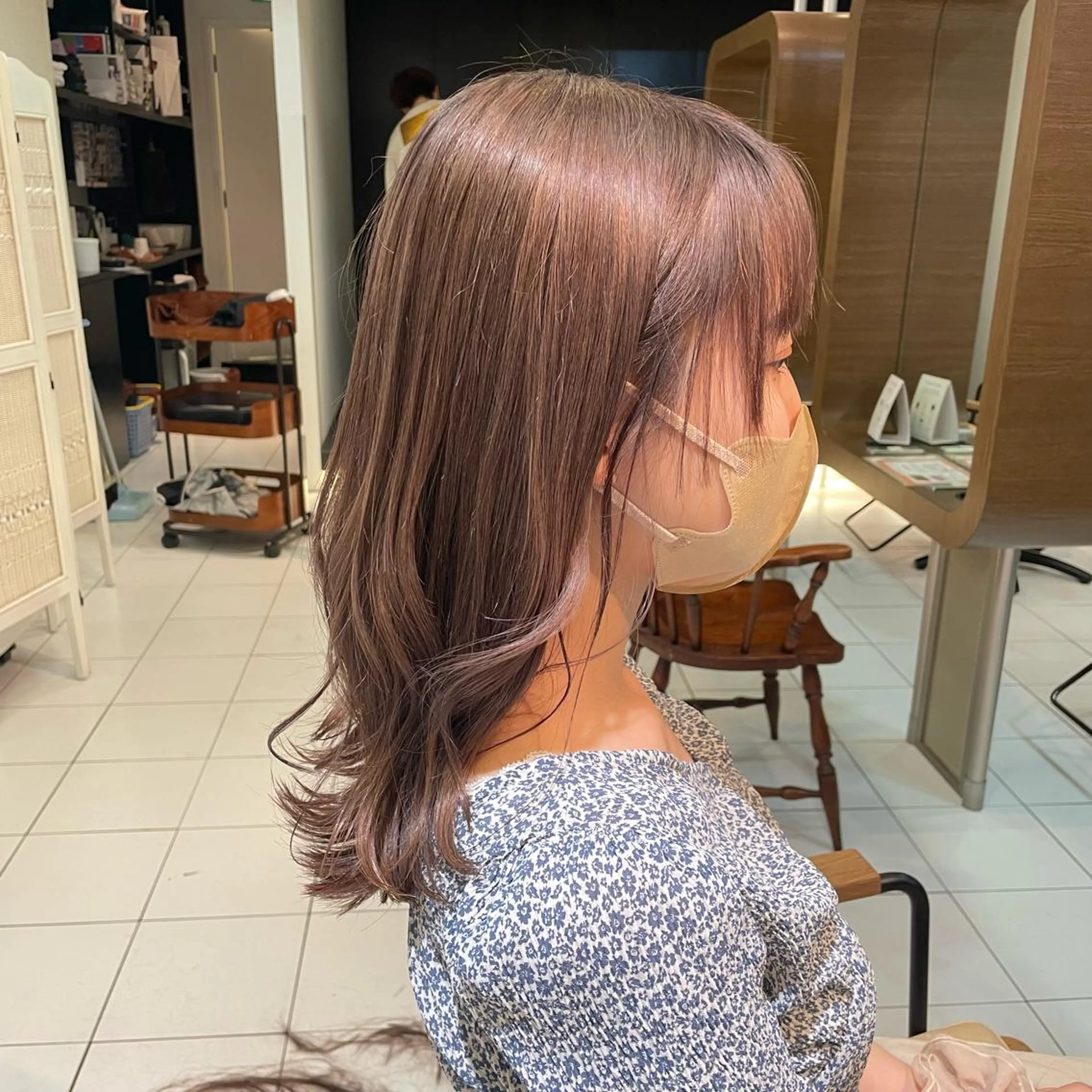 ミディアム カラー ベージュカラー ブリーチ ラベンダーカラー ラベンダーベージュ 透明感カラー/ 寺田千雅子のヘアスタイル