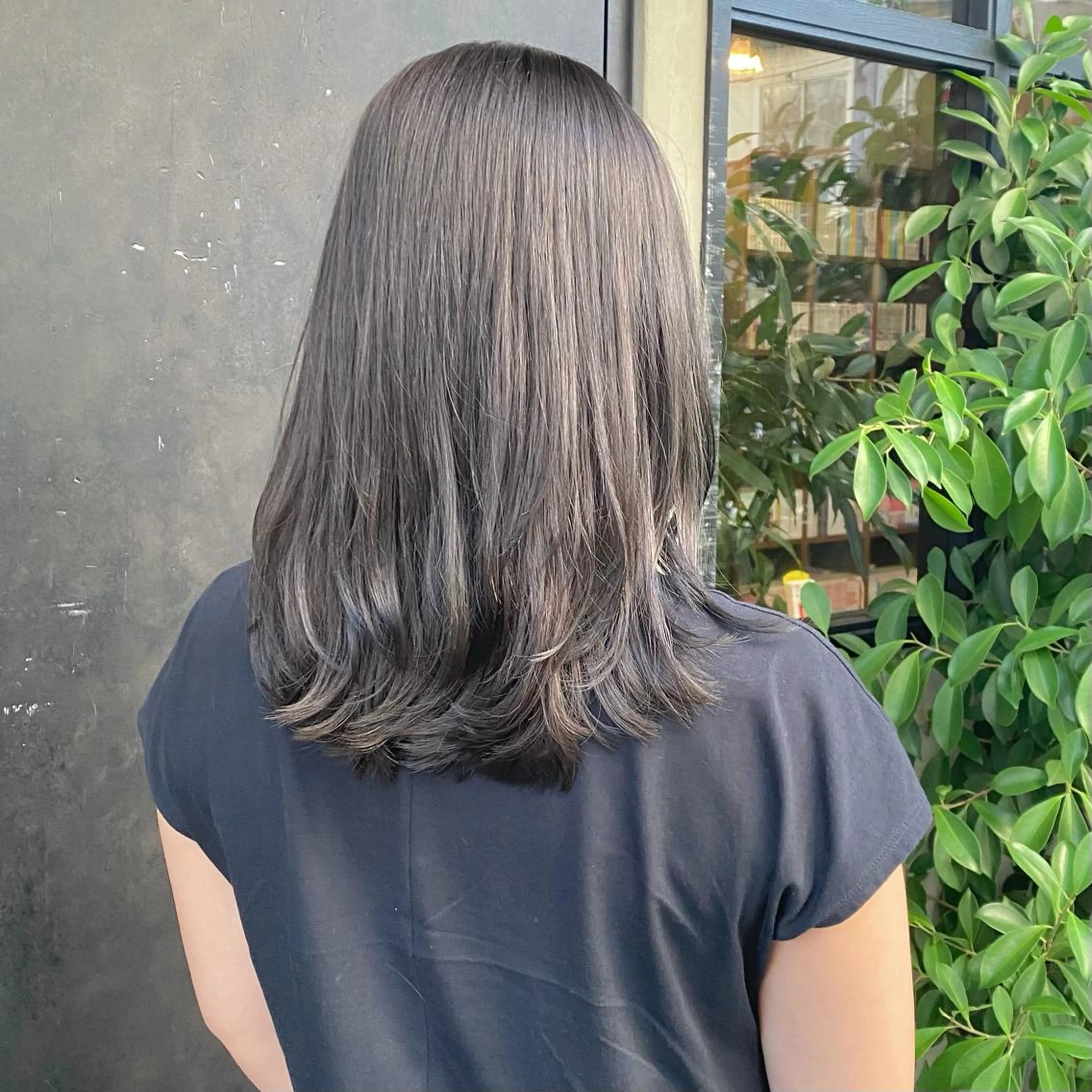 セミロング カット ヘアカラー トリートメント 比嘉 陽のヘアスタイル