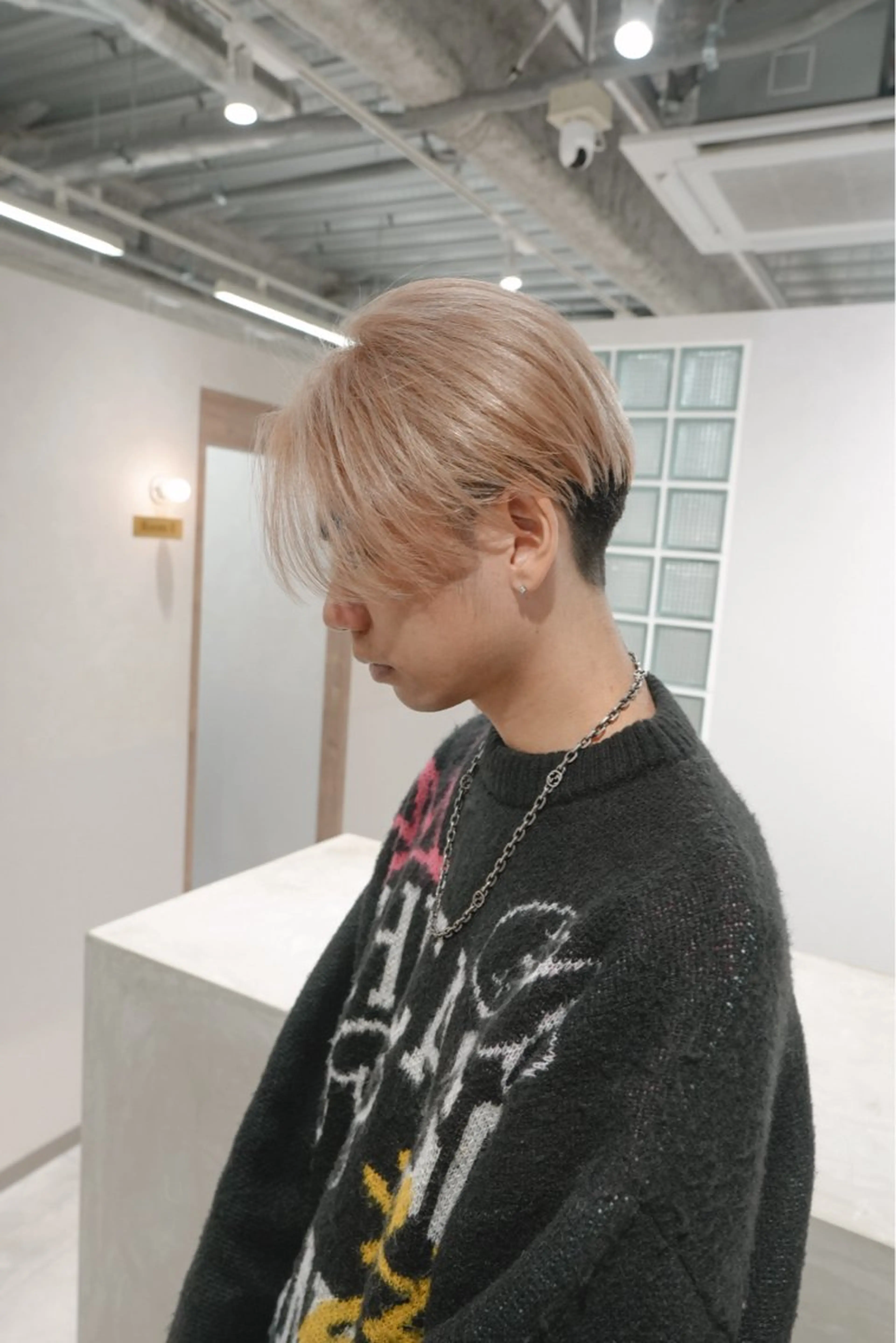 ショート カラー メンズ キッズ ベージュカラー ミルクティーベージュ カット ヘアカラー トリートメント 鈴木/ミルクティー/ ブリーチ/ボブ/のヘアスタイル