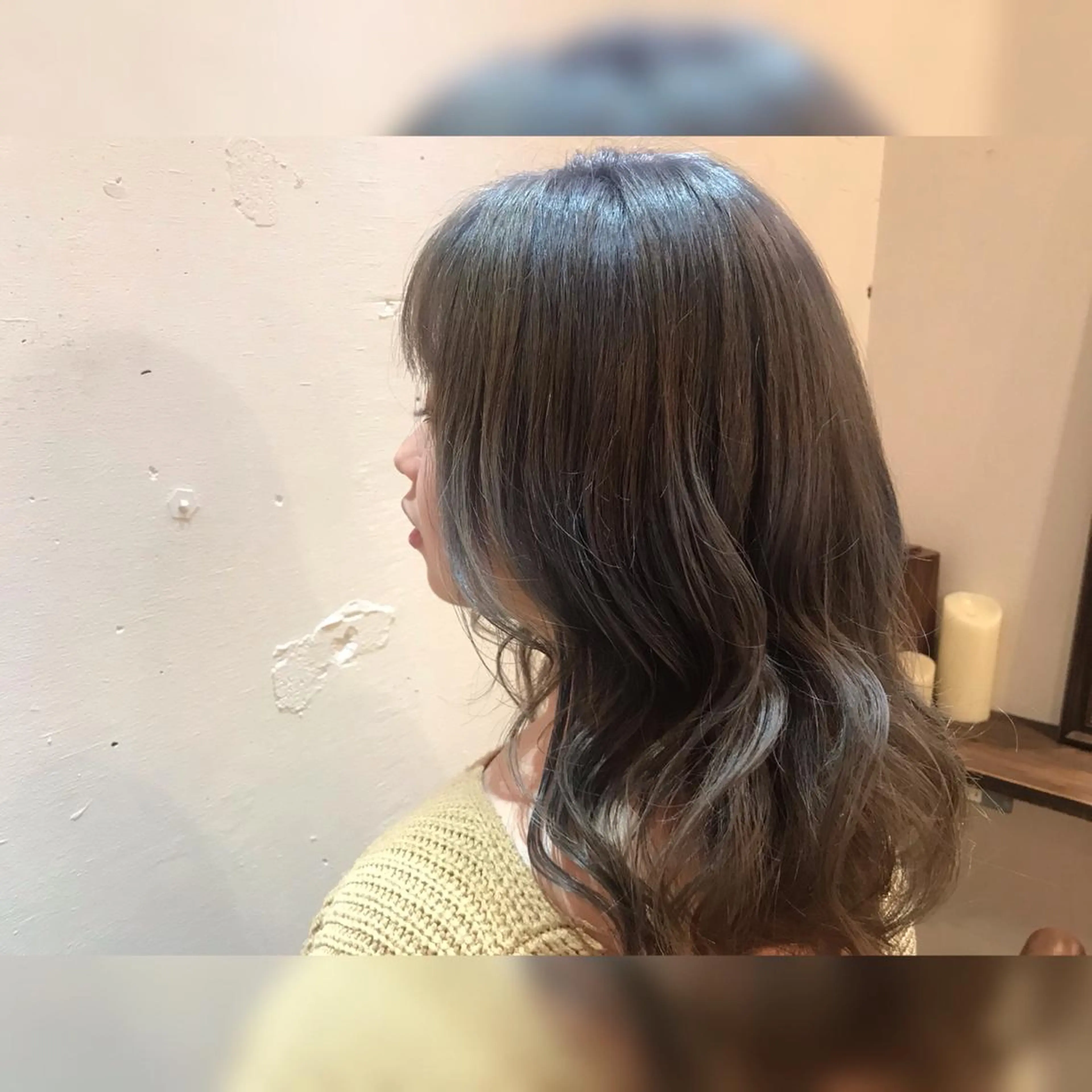 ロング カラー ベージュカラー ブリーチ シルバー シルバーベージュ マイ 【川口】のヘアスタイル