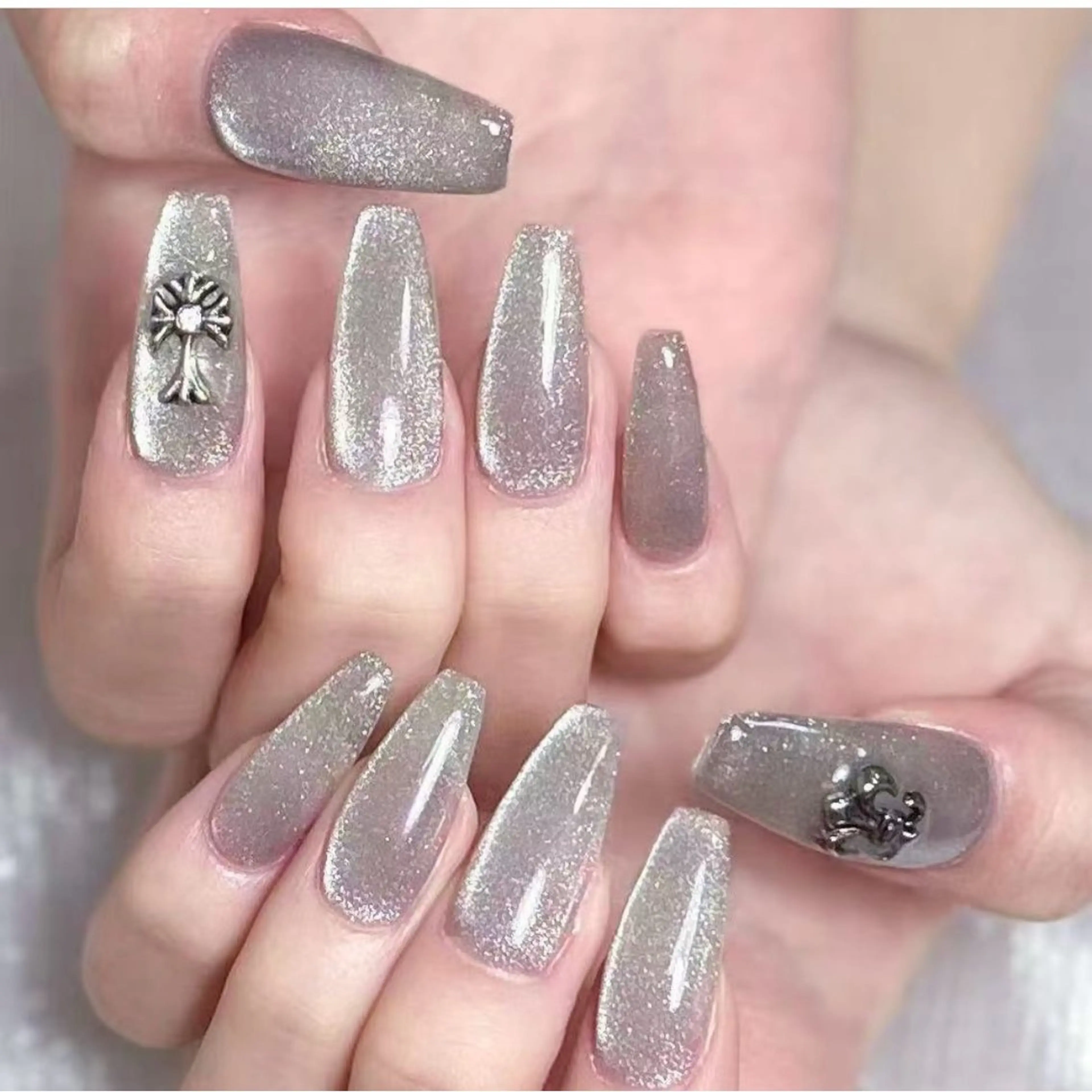 12月⭐️オフ無料⭐️🎀チップ+ジェル長さ出しワンカラー&ラメグラテーション➕ストーン10個or500円パーツ2個⭐️の写真