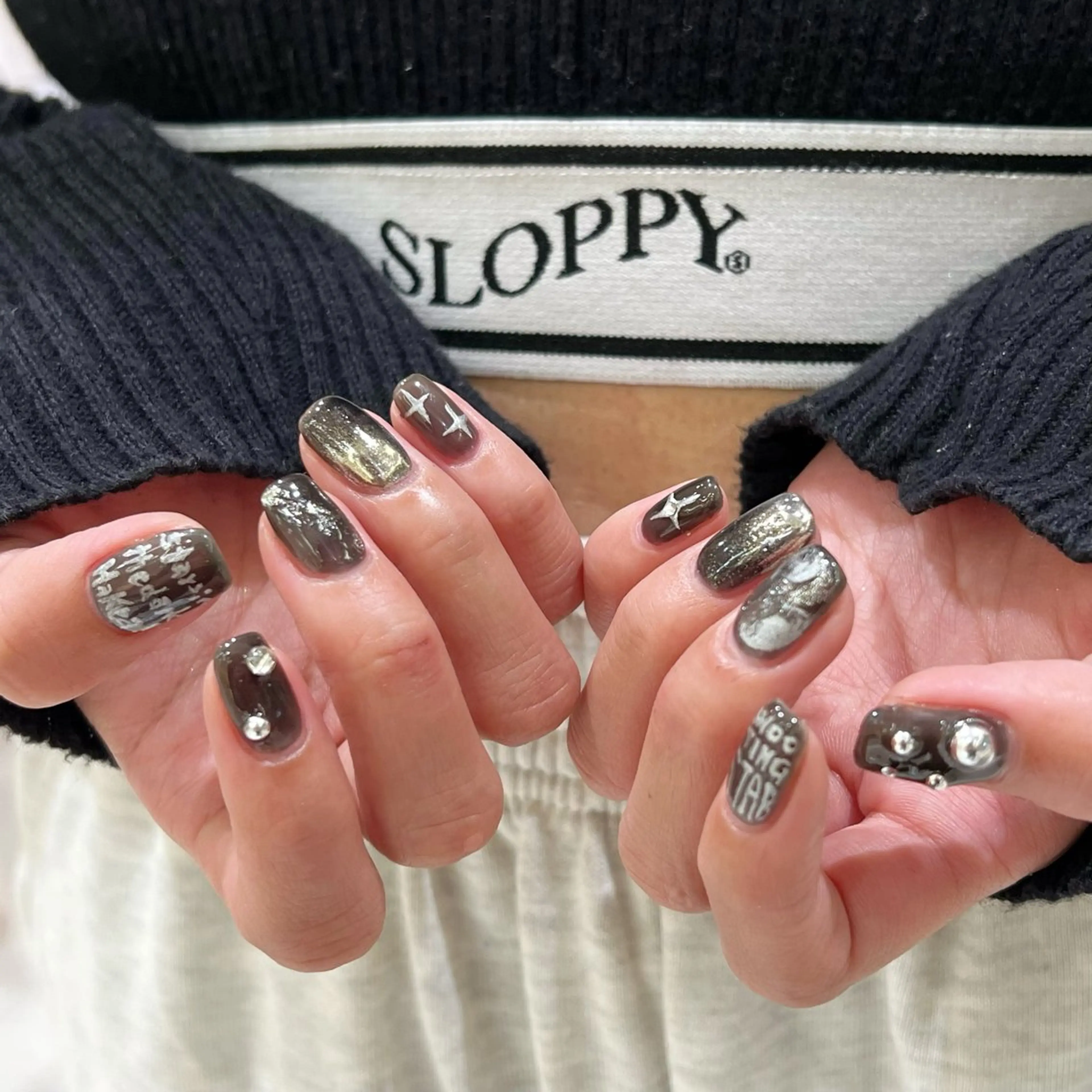 ネイル アートネイル シルバー ハンドネイル オシャレデザイン 🧺🪽/SHUNOのヘアスタイル