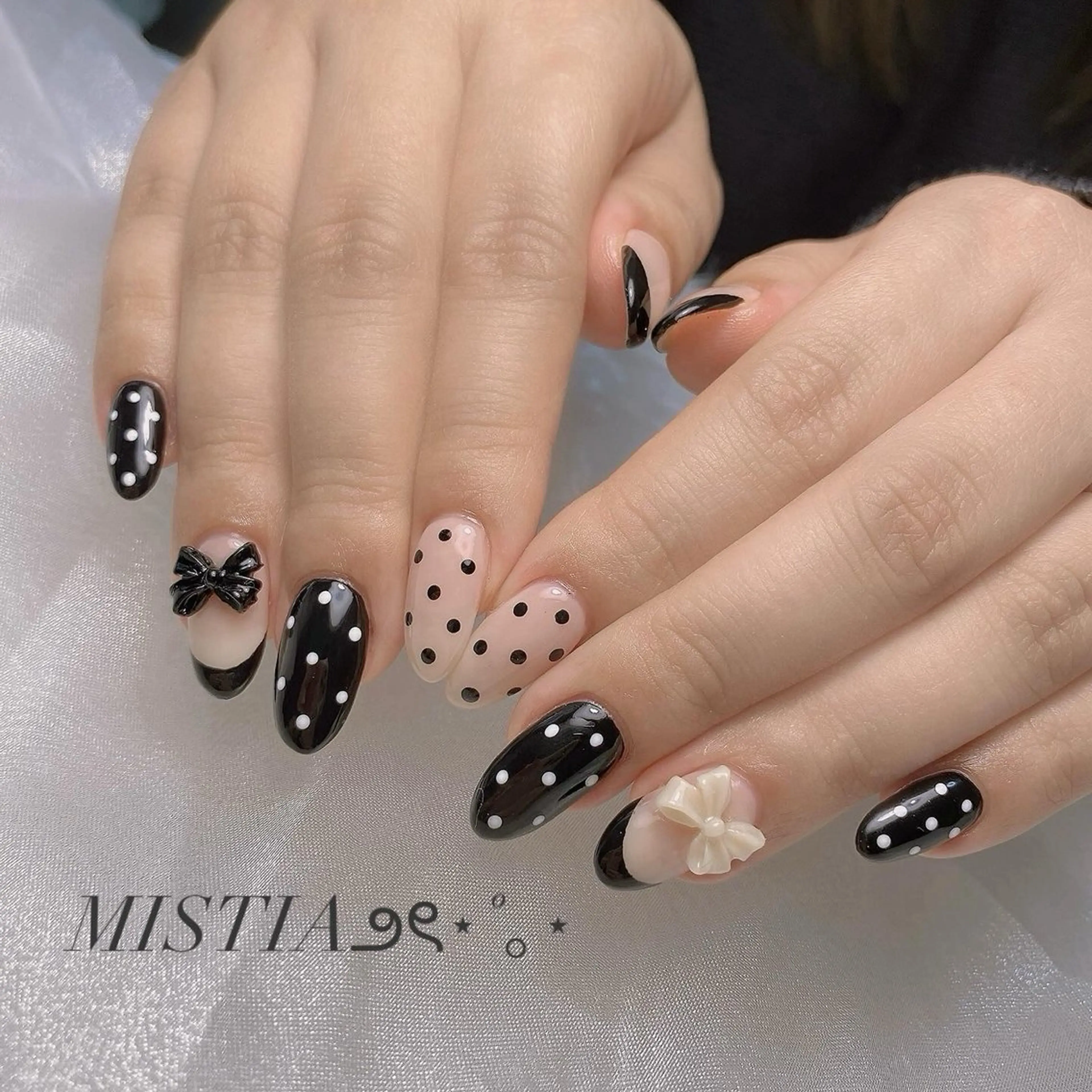 ネイル ドット フレンチネイル リボン nail salon MISTIAのネイルデザイン