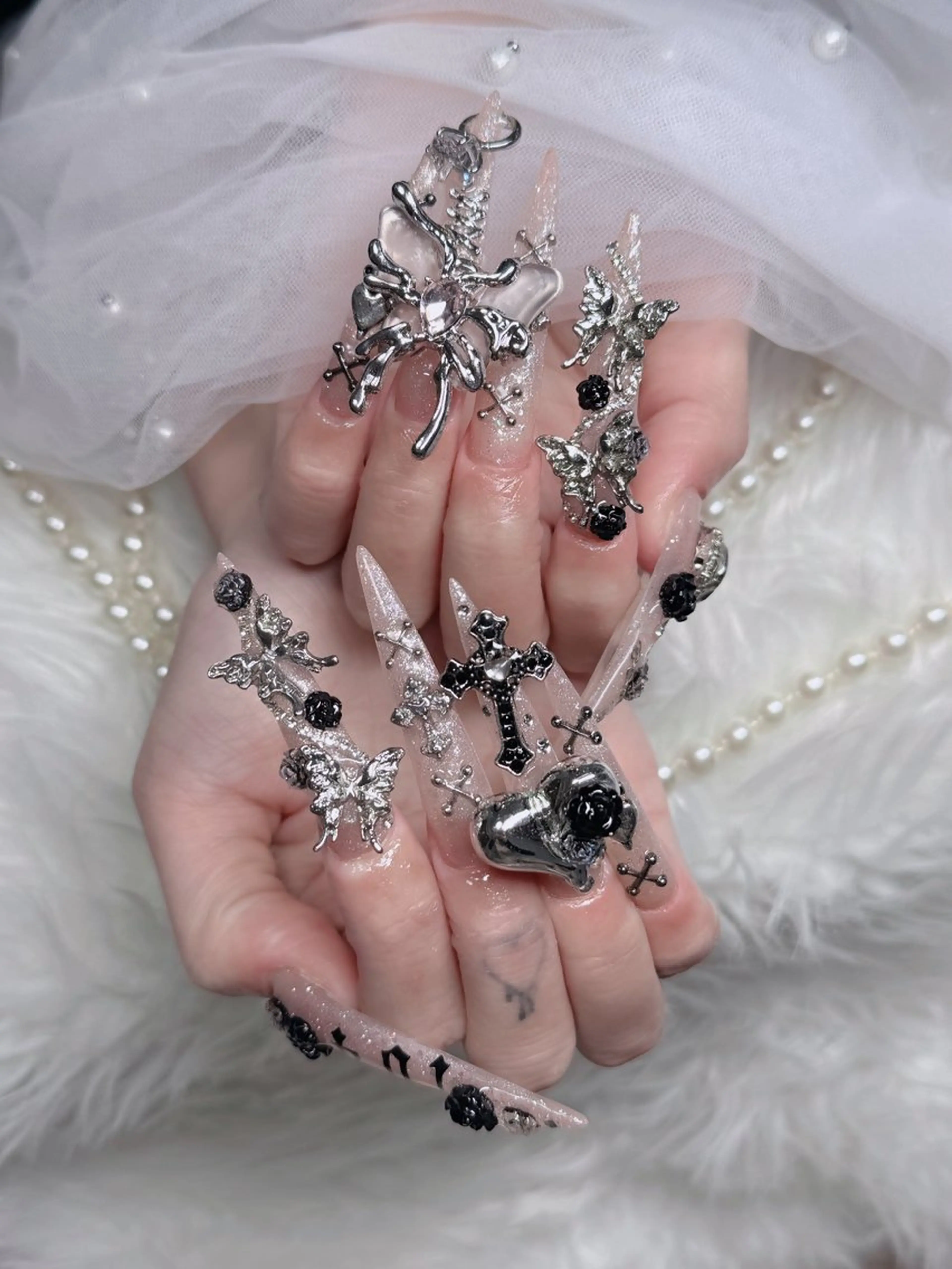 ネイル オーロラネイル フレンチネイル ジェルネイル ハロウィン キラキラネイル ハンドネイル H.baby Nail Salonのネイルデザイン