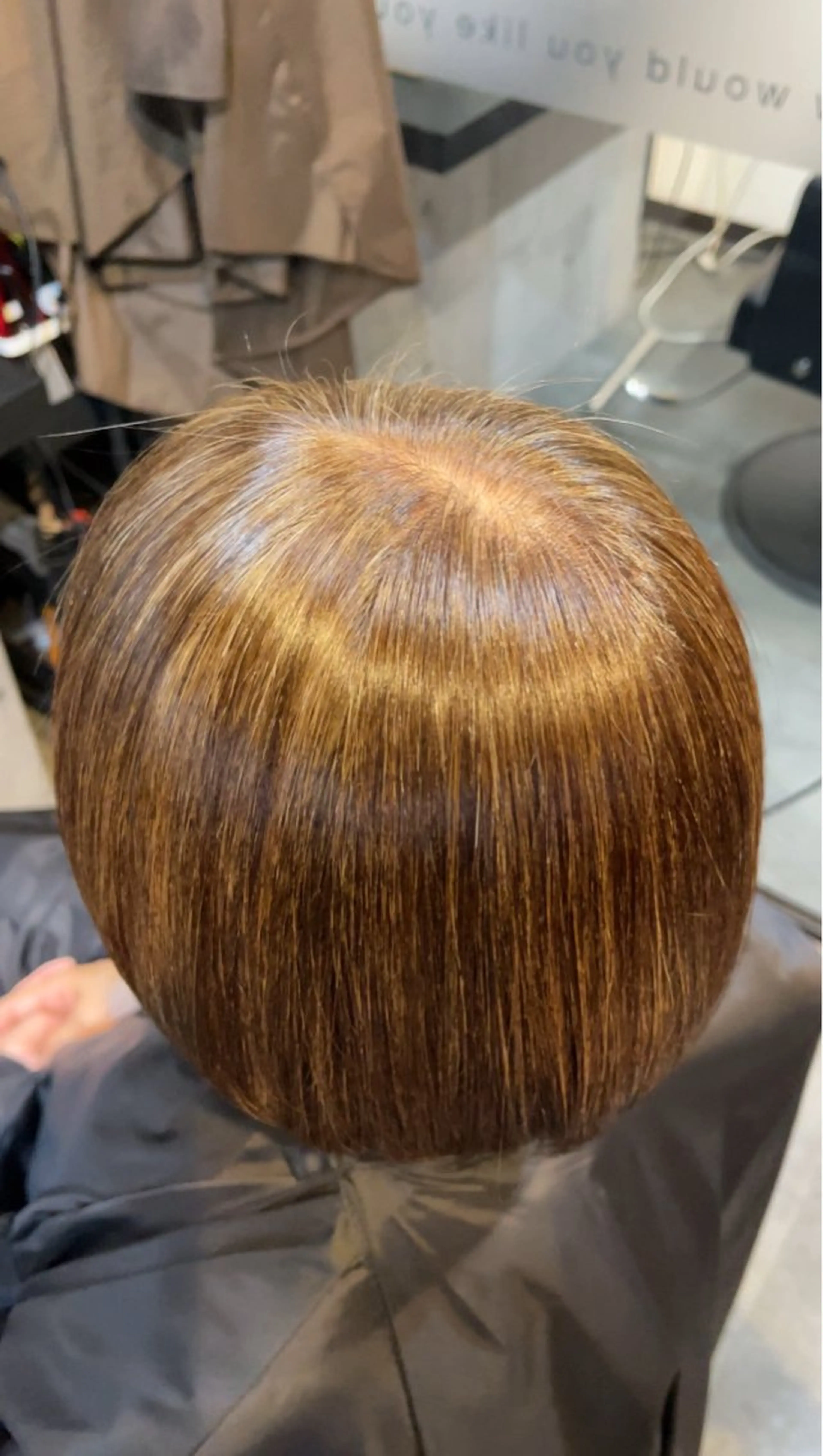 《魅せるグレイヘア》大人ハイライトカラー＋カット＋トリートメントの写真