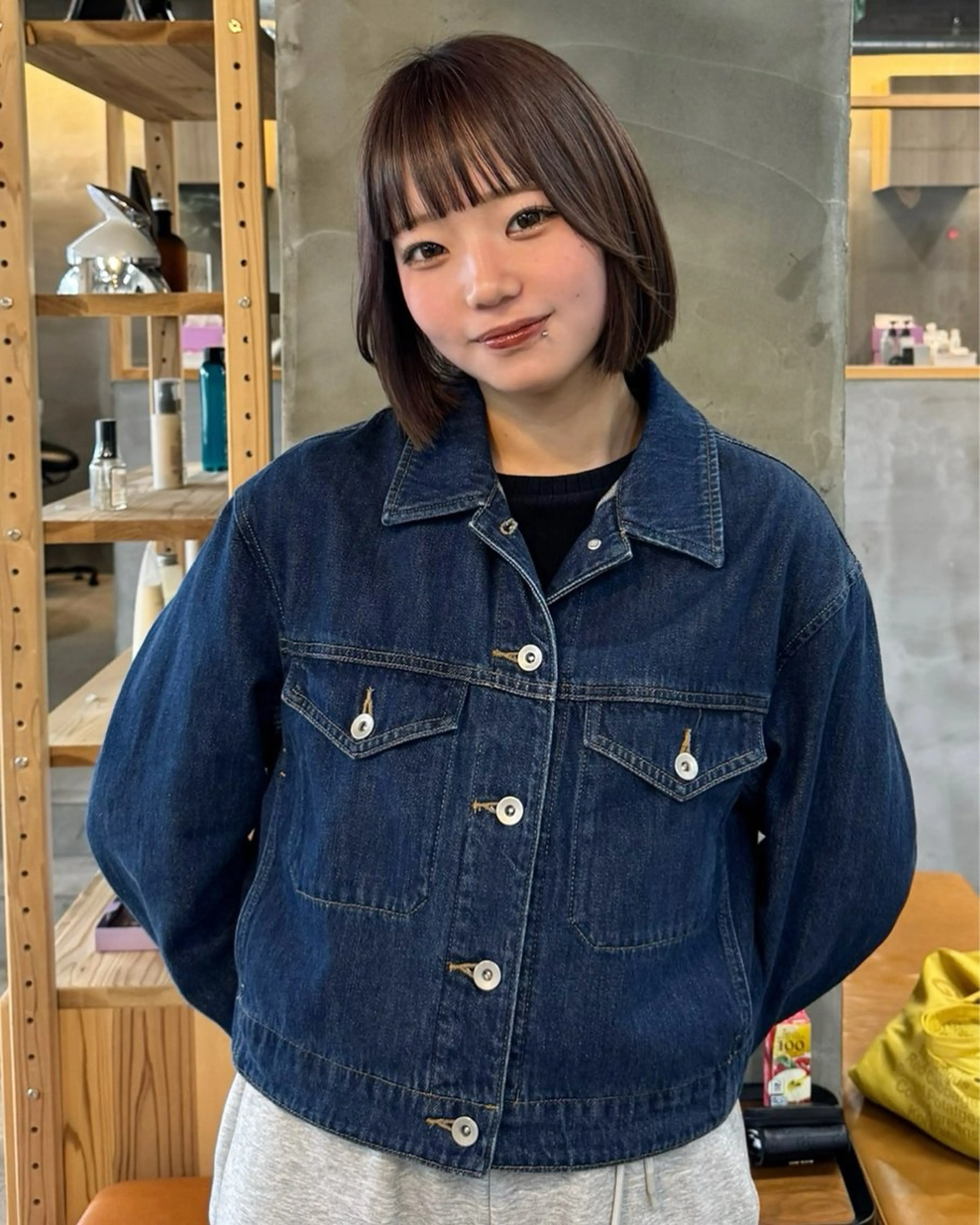 ミディアム ボブ 茜璃/ブリーチカラー /レイヤーカットのヘアスタイル