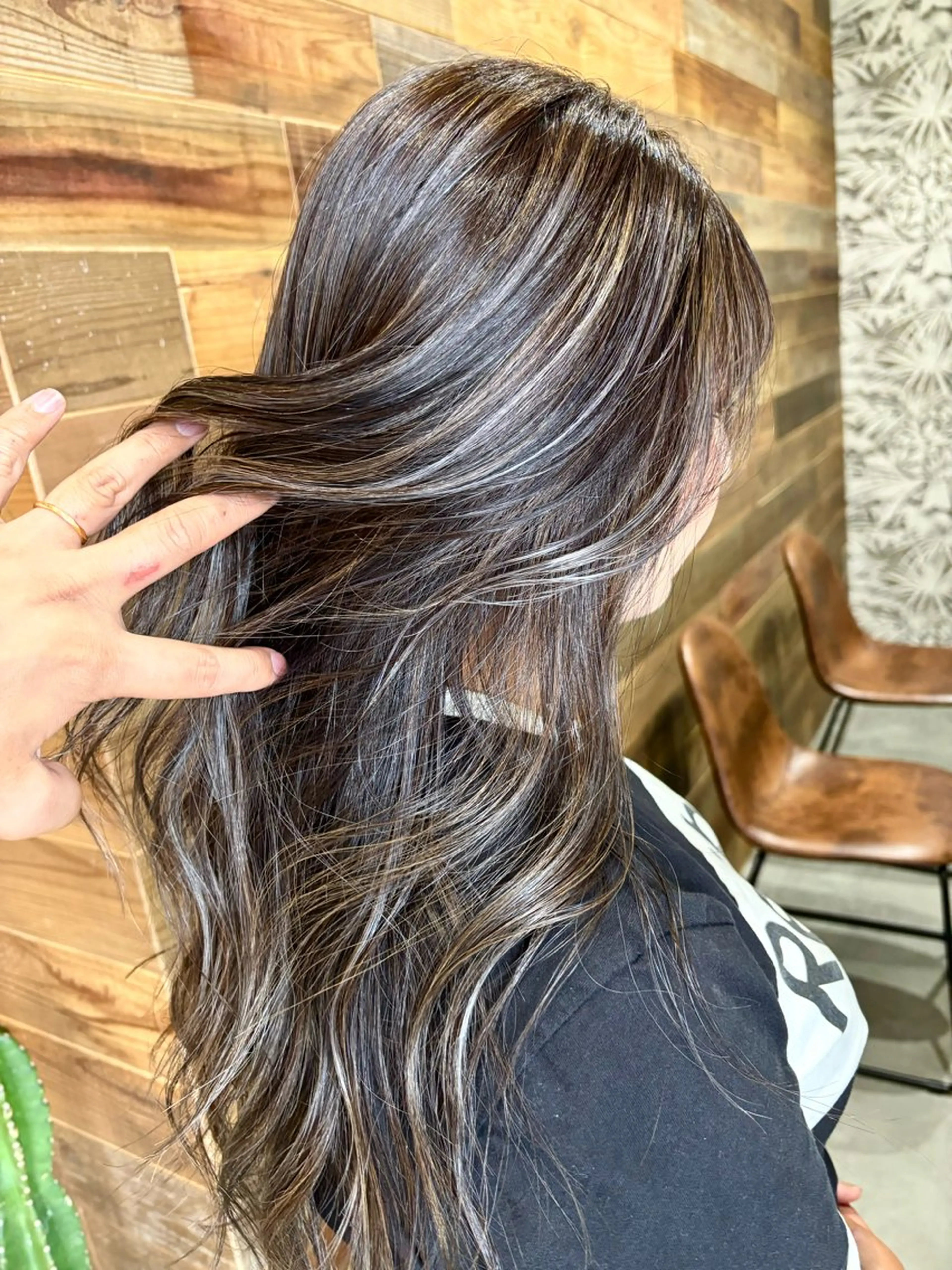 ロング ハイライト レイヤーカット カット ヘアカラー Welila by haku所属・Yuuki ウェリラバイハクのヘアスタイル