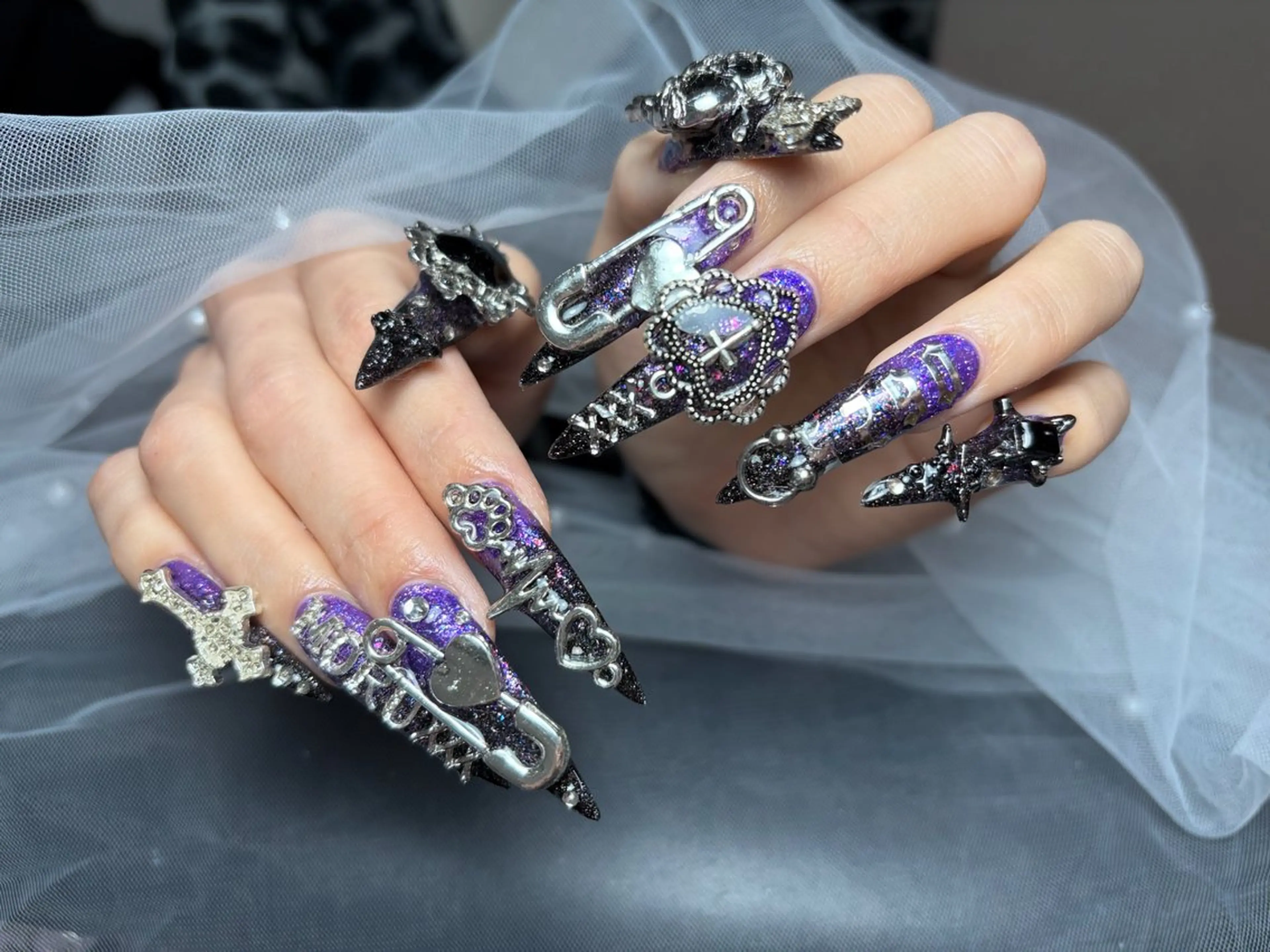 ネイル アートネイル 長さ出し ジェルネイル 韓国ネイル マグネットネイル ハンドネイル Cloudy Chan Nailのネイルデザイン