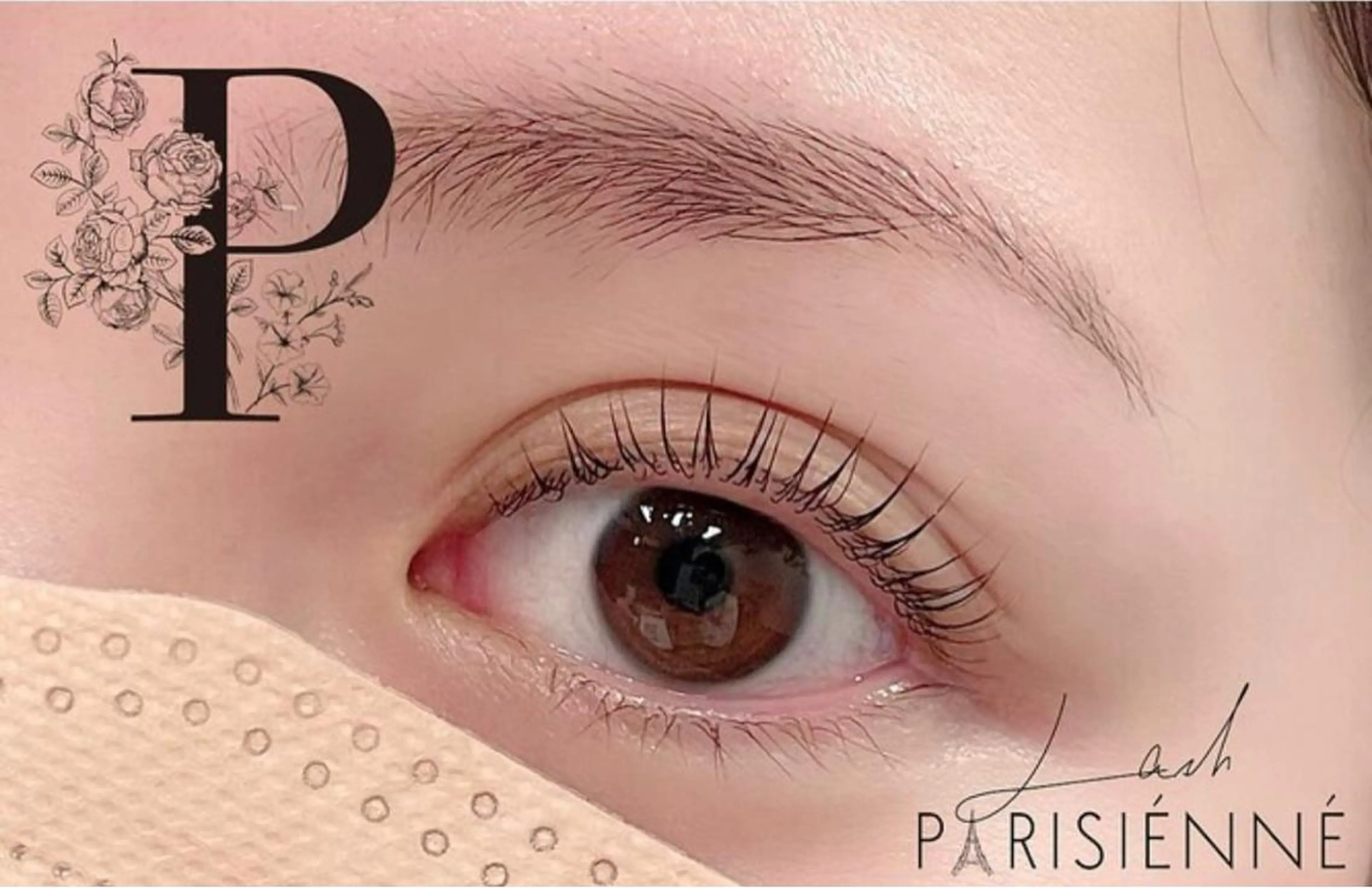 パリリジェンヌ、まつ毛を自然に最大限に⾧く見せる【80度】を実現の写真