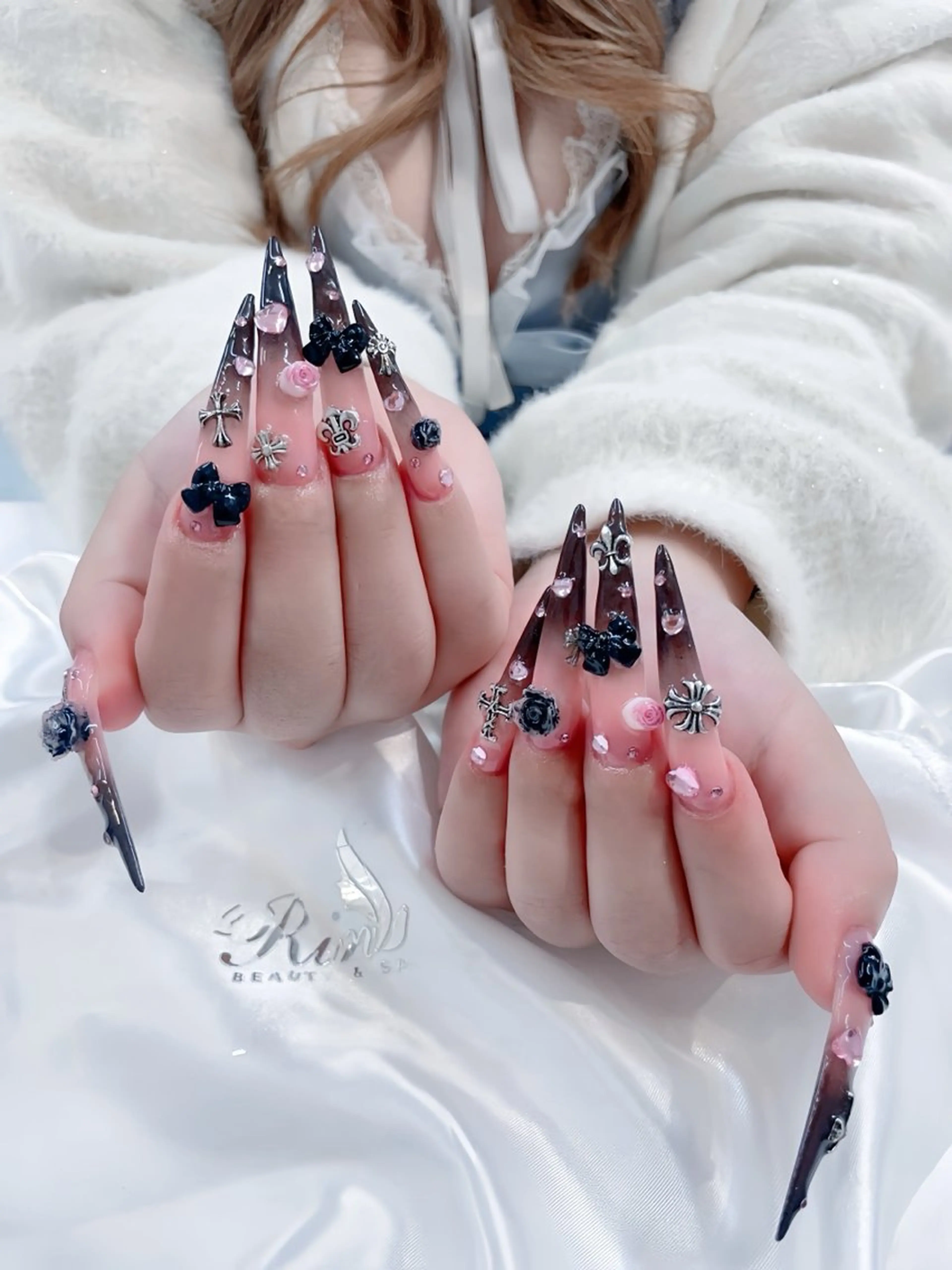 ネイル アートネイル チークネイル ジェルネイル ロングネイル マグネットネイル ハンドネイル Rin Nail 新大久保店のネイルデザイン