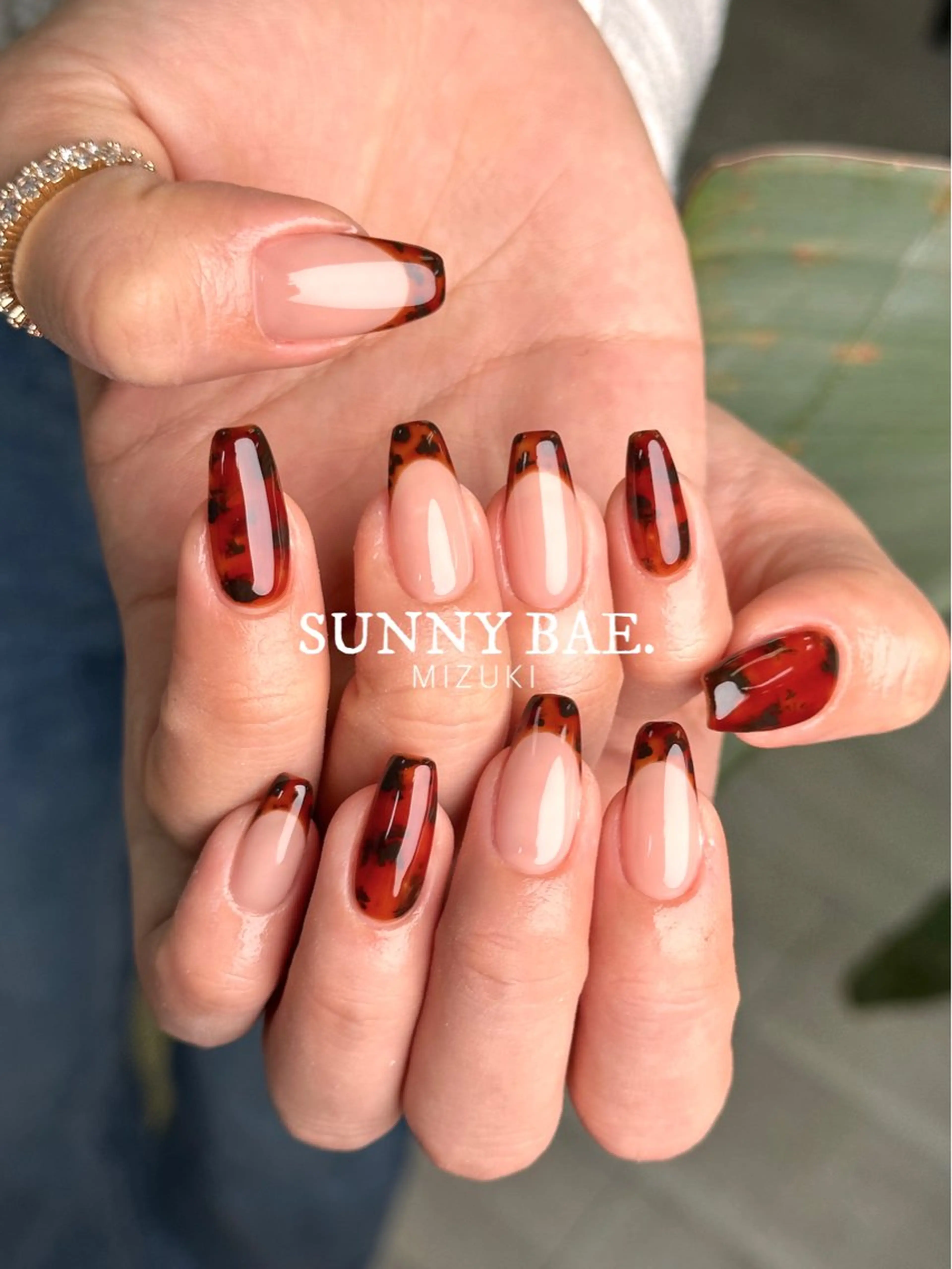 ネイル べっ甲ネイル ブラウン フレンチネイル ロングネイル SUNNY BAE. 🌼MIZUKIのネイルデザイン