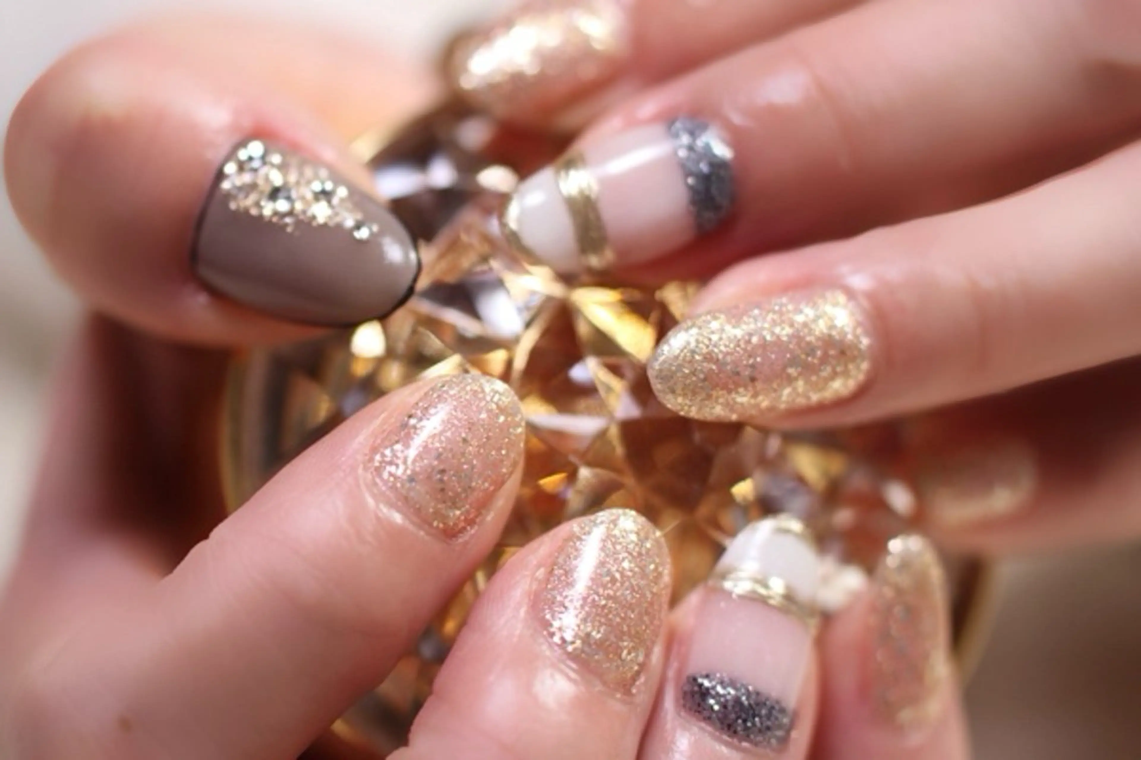 ネイル ジェルネイル ラメ(グリッター) ニュアンスネイル ママリンド　志村坂上店所属・しみ えんのネイルデザイン