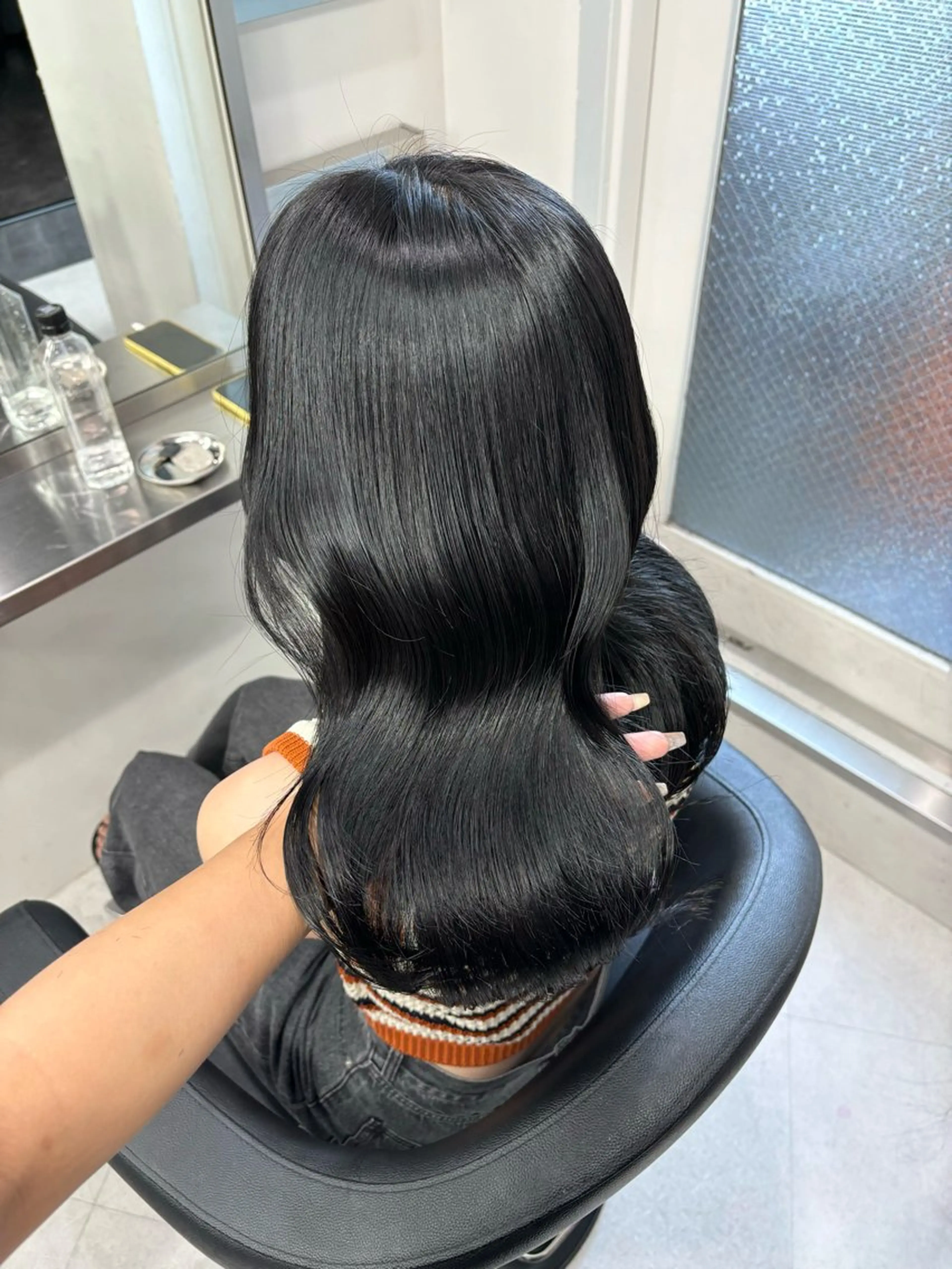 セミロング カラー 黒髪 ブルーカラー ブルーブラック 透明感カラー カット ヘアカラー Beleza Era所属・韓国レイヤー/ 縮毛矯正🎀minaのヘアスタイル