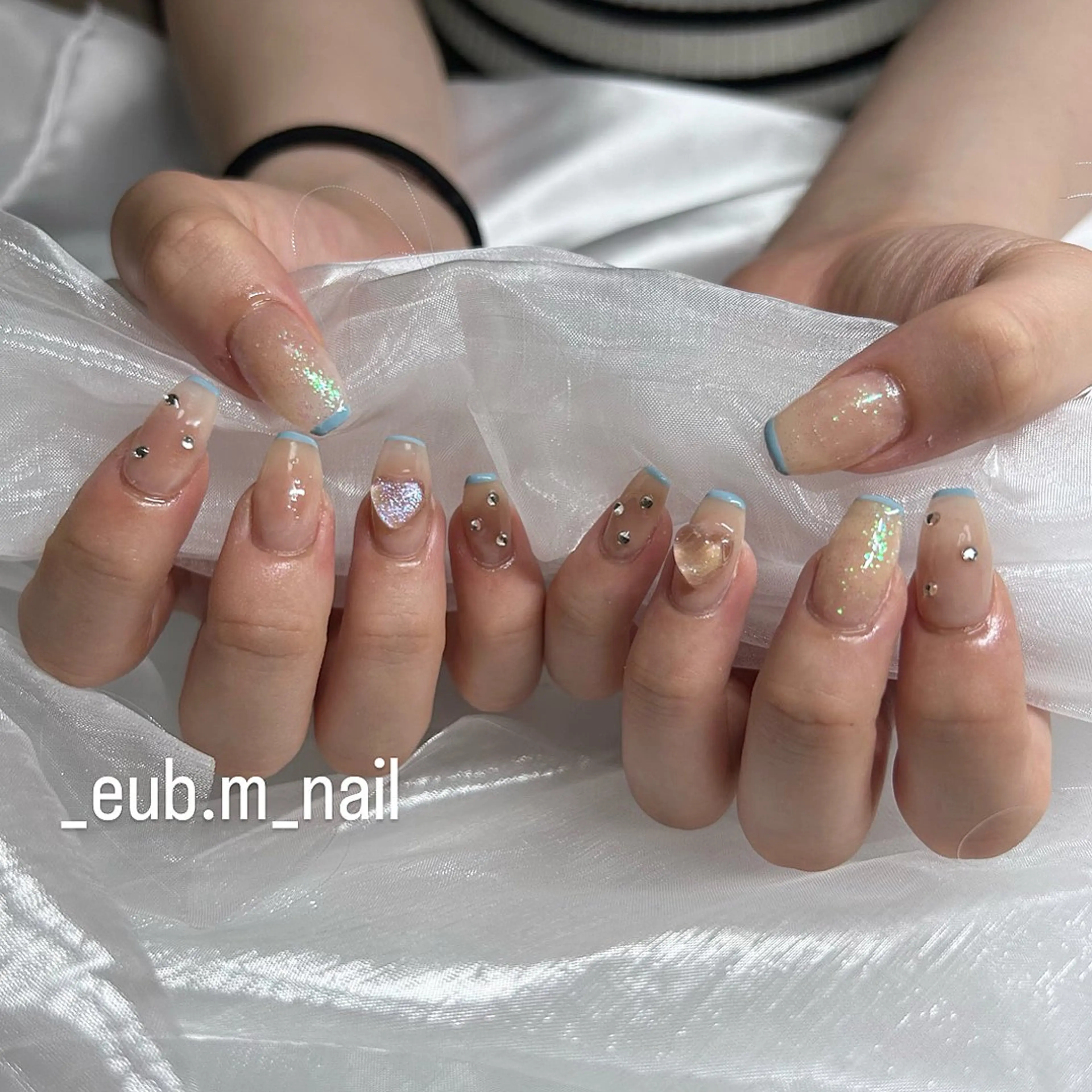 ネイル オーロラネイル フレンチネイル キラキラネイル ラメ(グリッター) 水色 深夜ネイルサロン eub.m_nailのネイルデザイン