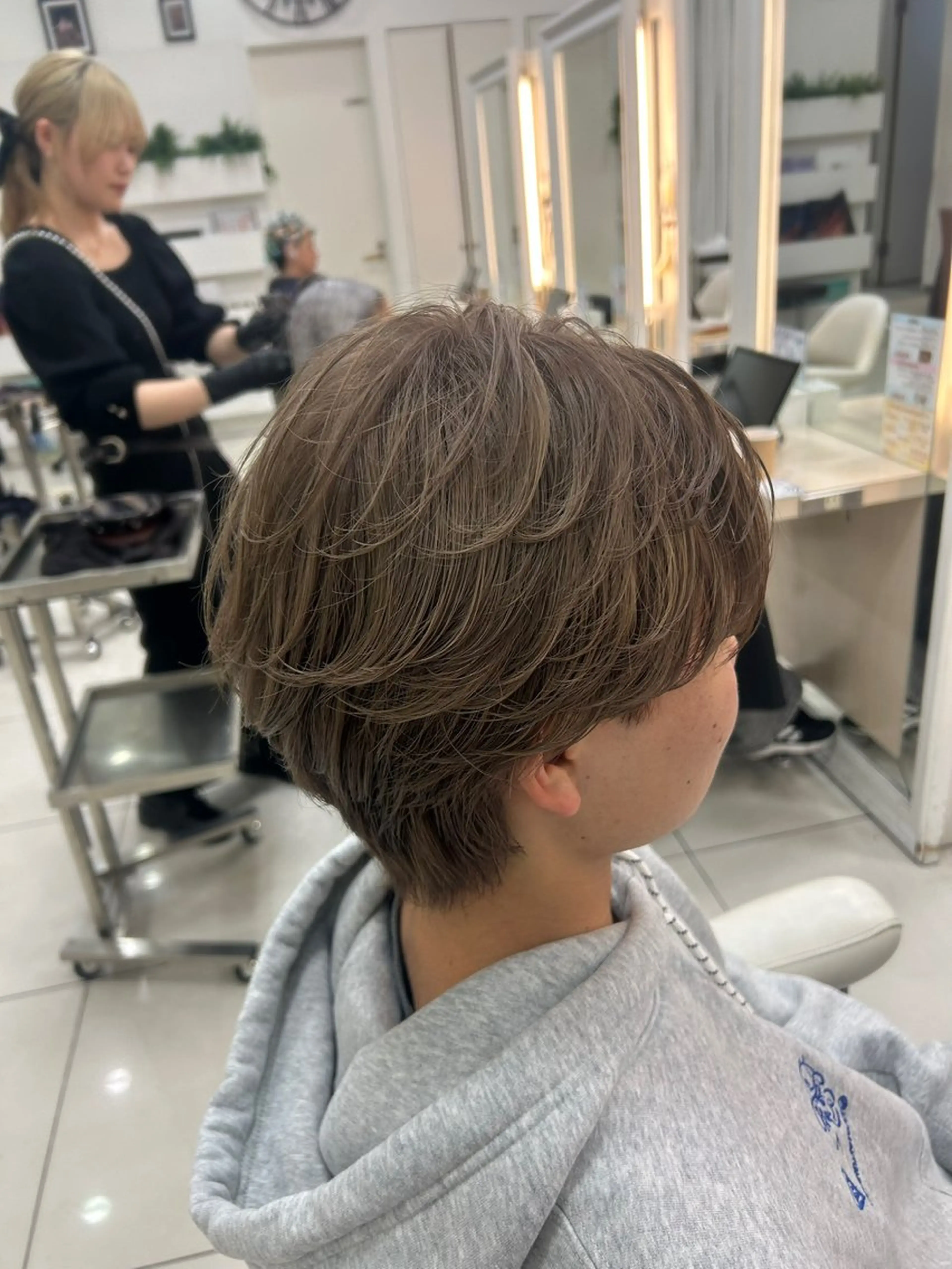 ショート カラー メンズ センターパート フェードカット フェザーパーマ カルマパーマ マッシュ カット ヘアカラー トリートメント 髪質改善/艶カラー/ メンズパーマ/鈴木のヘアスタイル