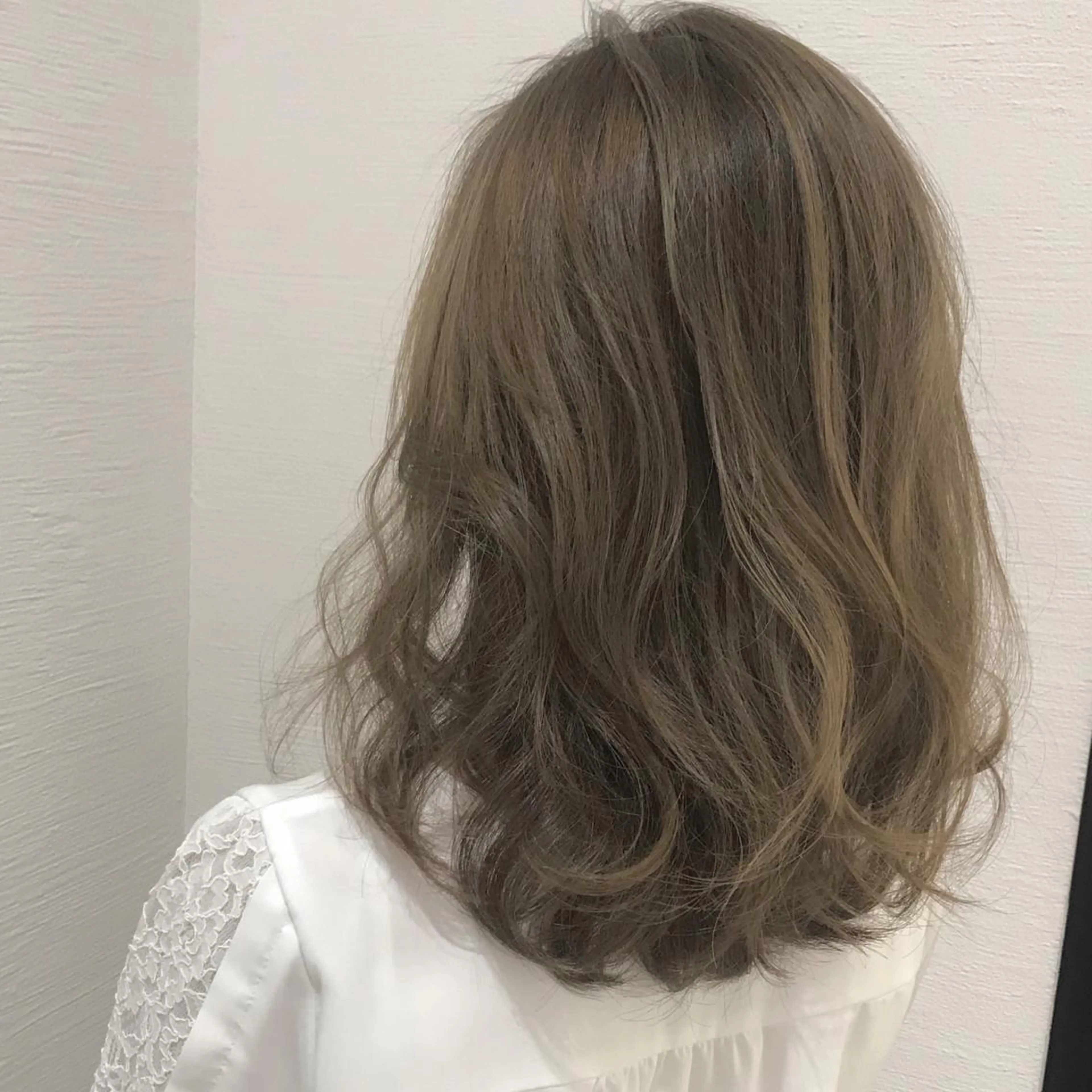 ミディアム ヘアカラー 岸川 恭子のヘアスタイル