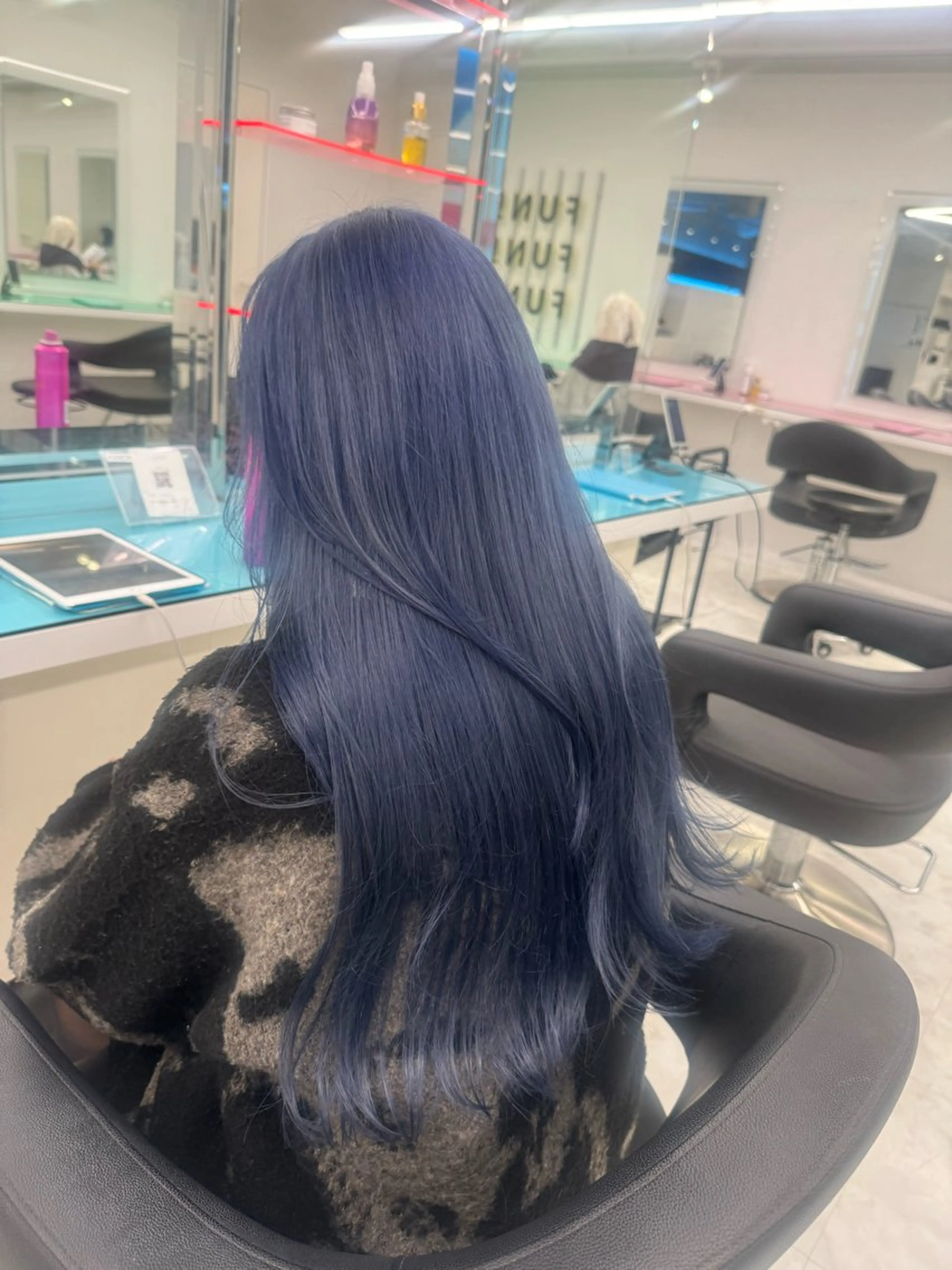 カラー 🩵ダメージレス艶感 ハイトーン🩷のヘアスタイル