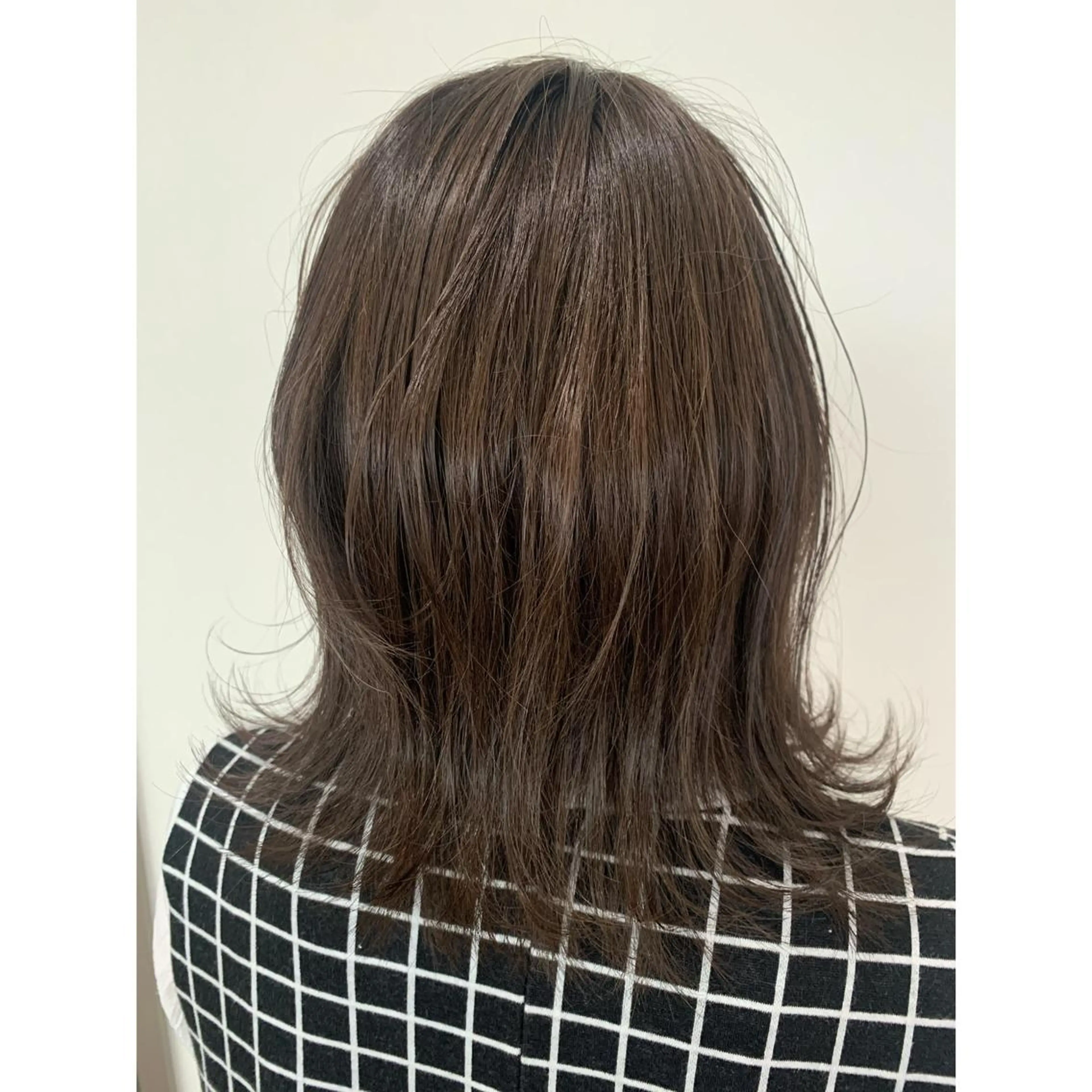 ミディアム カラー アッシュ ベージュカラー ハイライトカラー ハイライト 佐藤 美紅のヘアスタイル