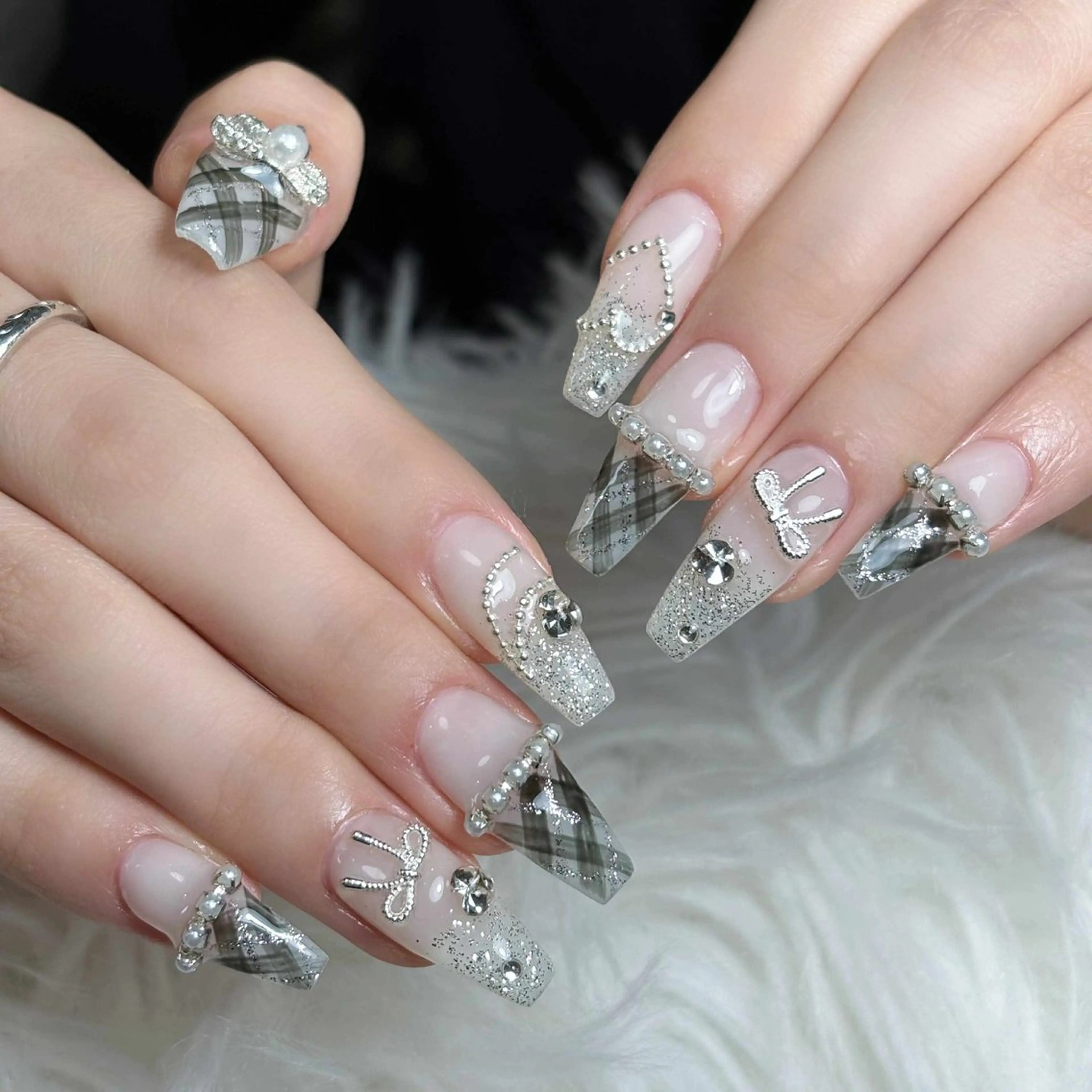 ネイル フレンチネイル ジェルネイル キラキラネイル 韓国ネイル マグネットネイル Julli NailStudioのネイルデザイン