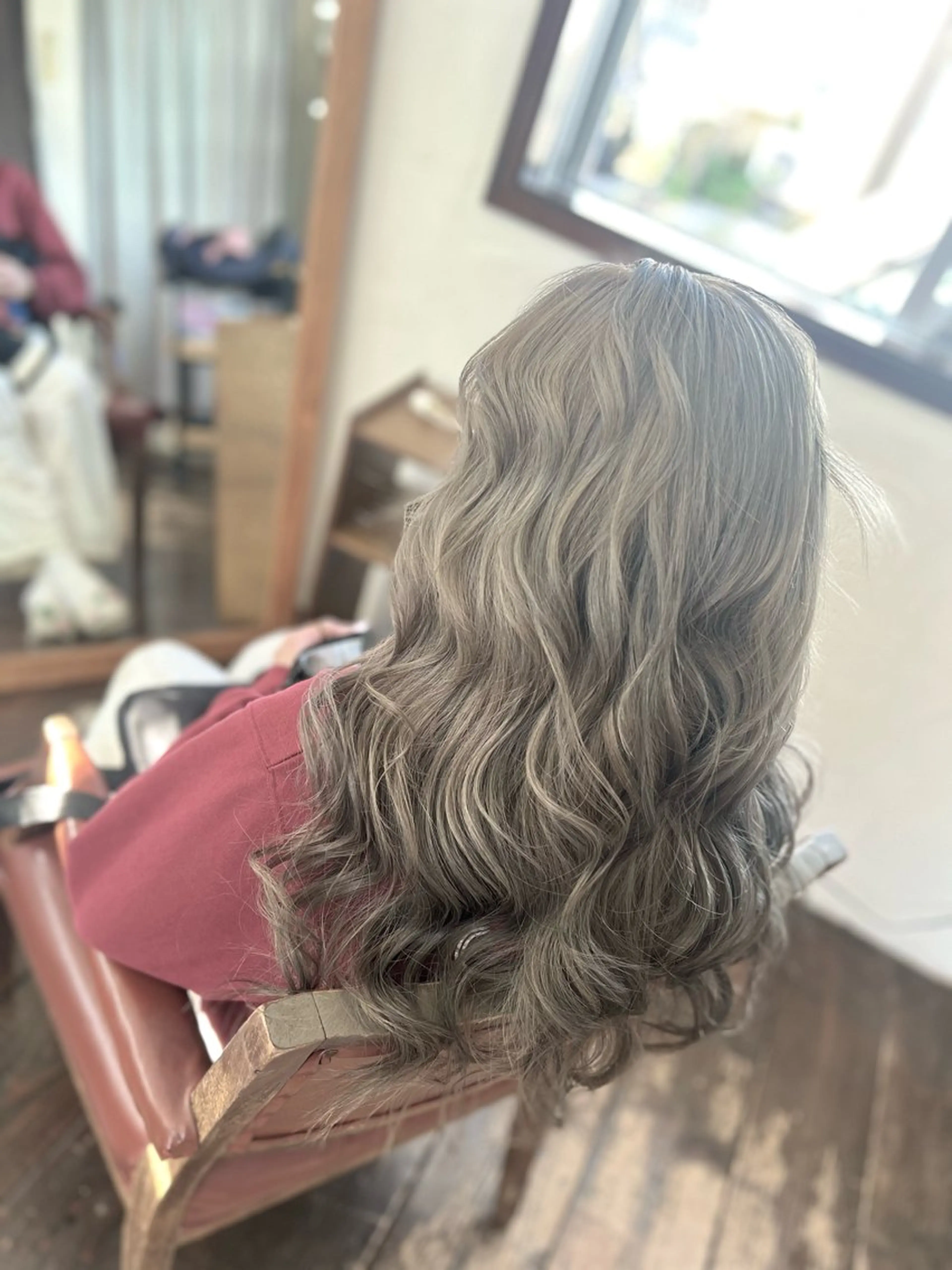 ロング カラー ベージュカラー ブリーチ ハイライトカラー ミルクティーベージュ ハイライト ヘアカラー Style Tのヘアスタイル