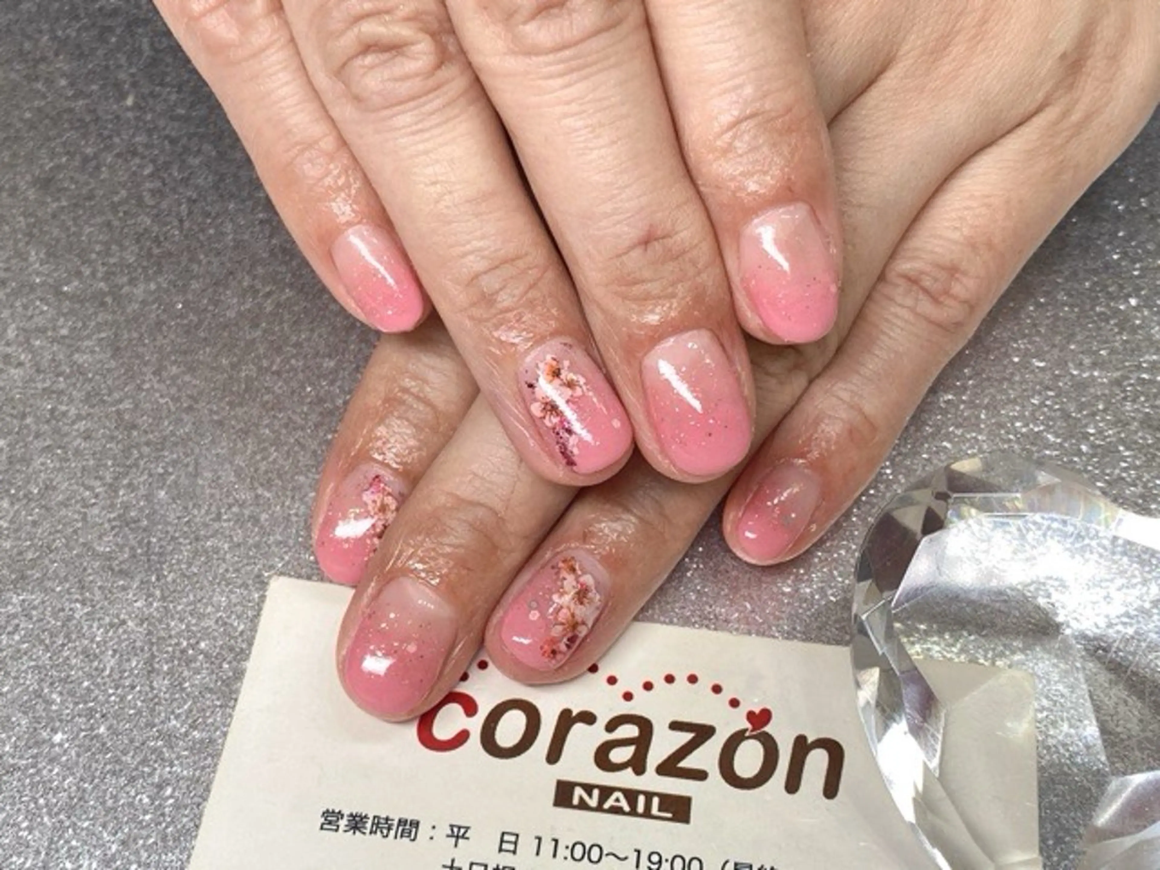 ネイル 桜ネイル ジェルネイル グラデーション ラメ(グリッター) ピンク corazon所属・ネイリスト aicoのネイルデザイン