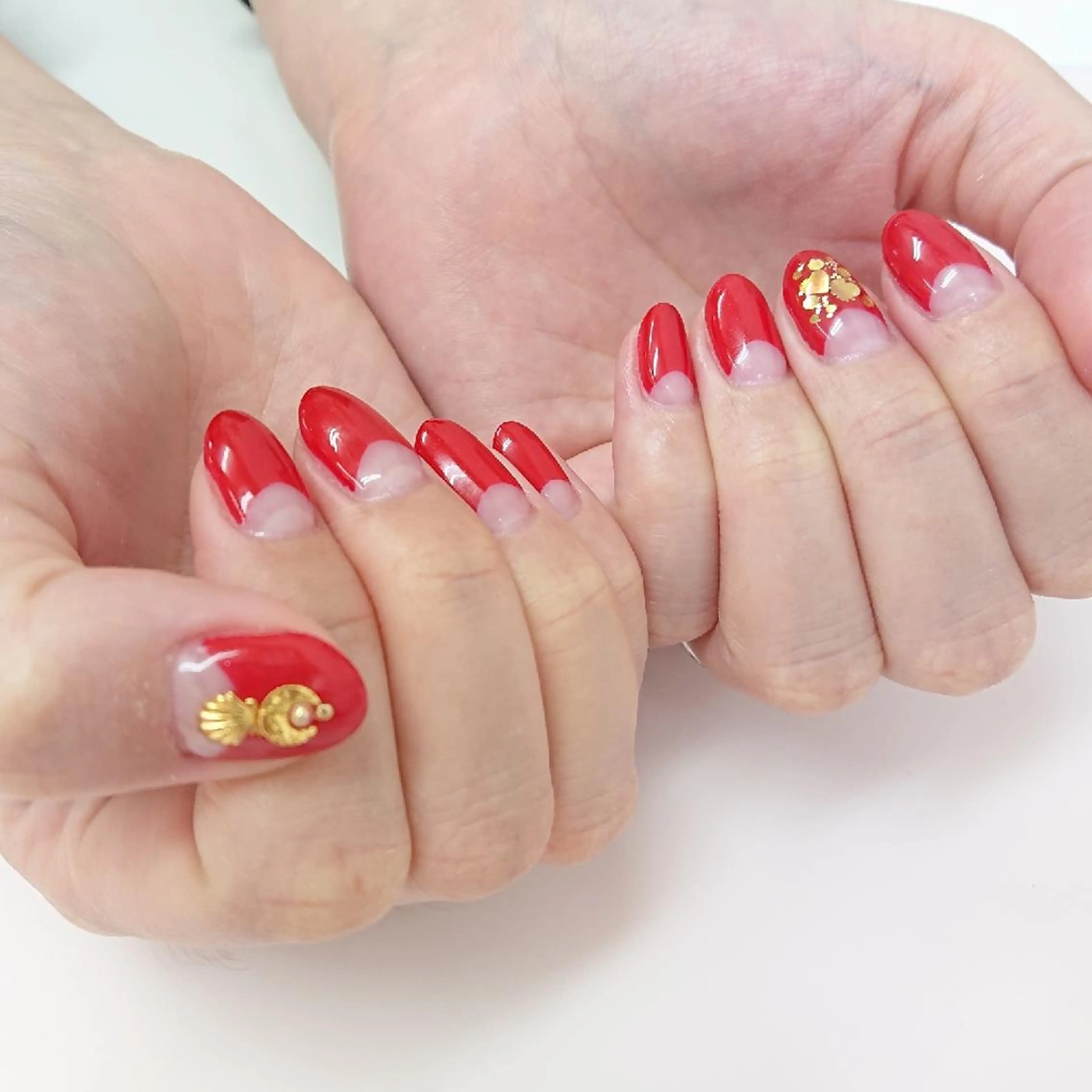 ネイル アートネイル フレンチネイル 赤色 ハンドネイル トミーワイネイル所属・トミー ワイのネイルデザイン
