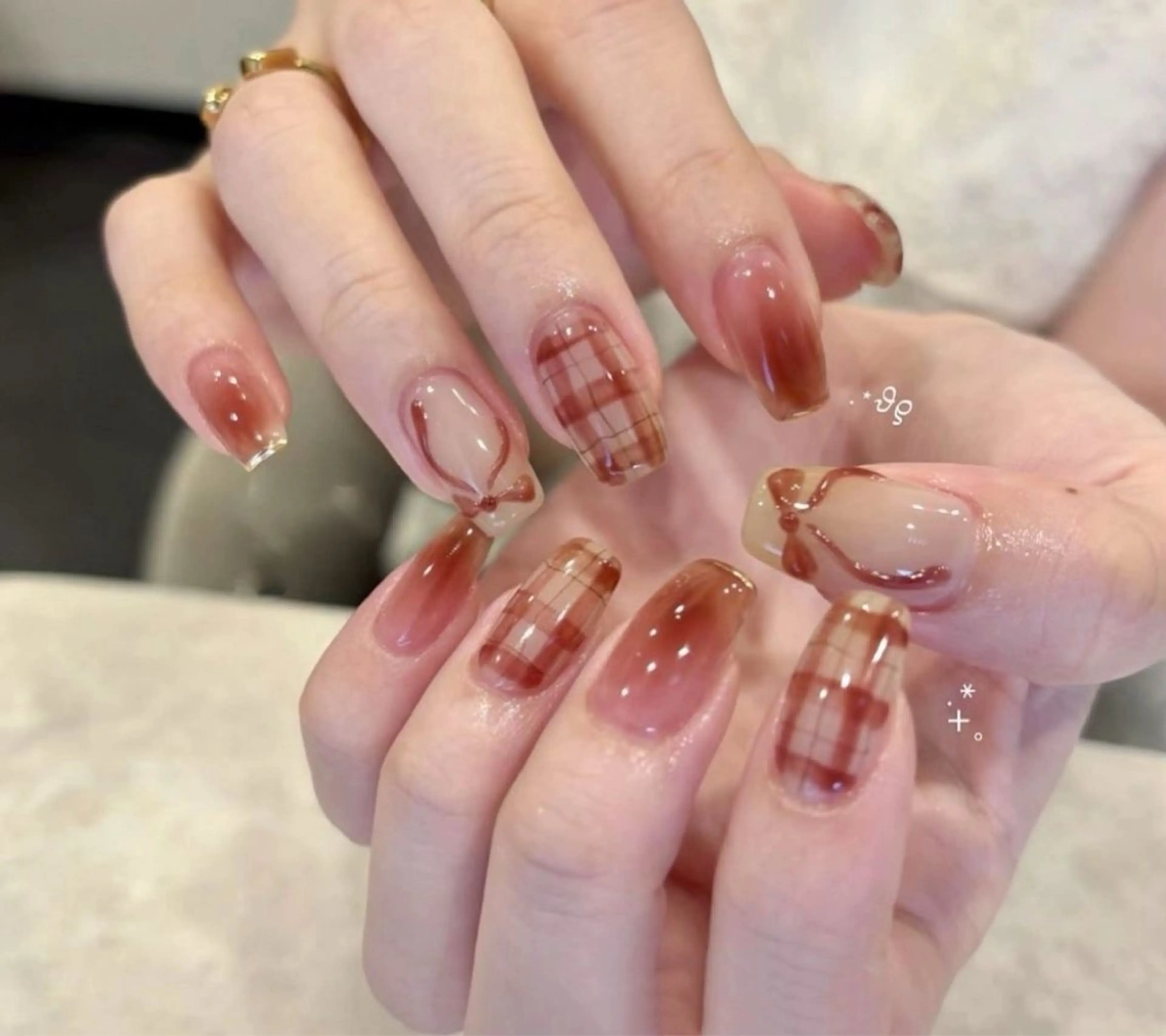 ネイル アートネイル 長さ出し ジェルネイル マグネットネイル ニュアンスネイル ハンドネイル Cloudy Chan 歌舞伎町のネイルデザイン