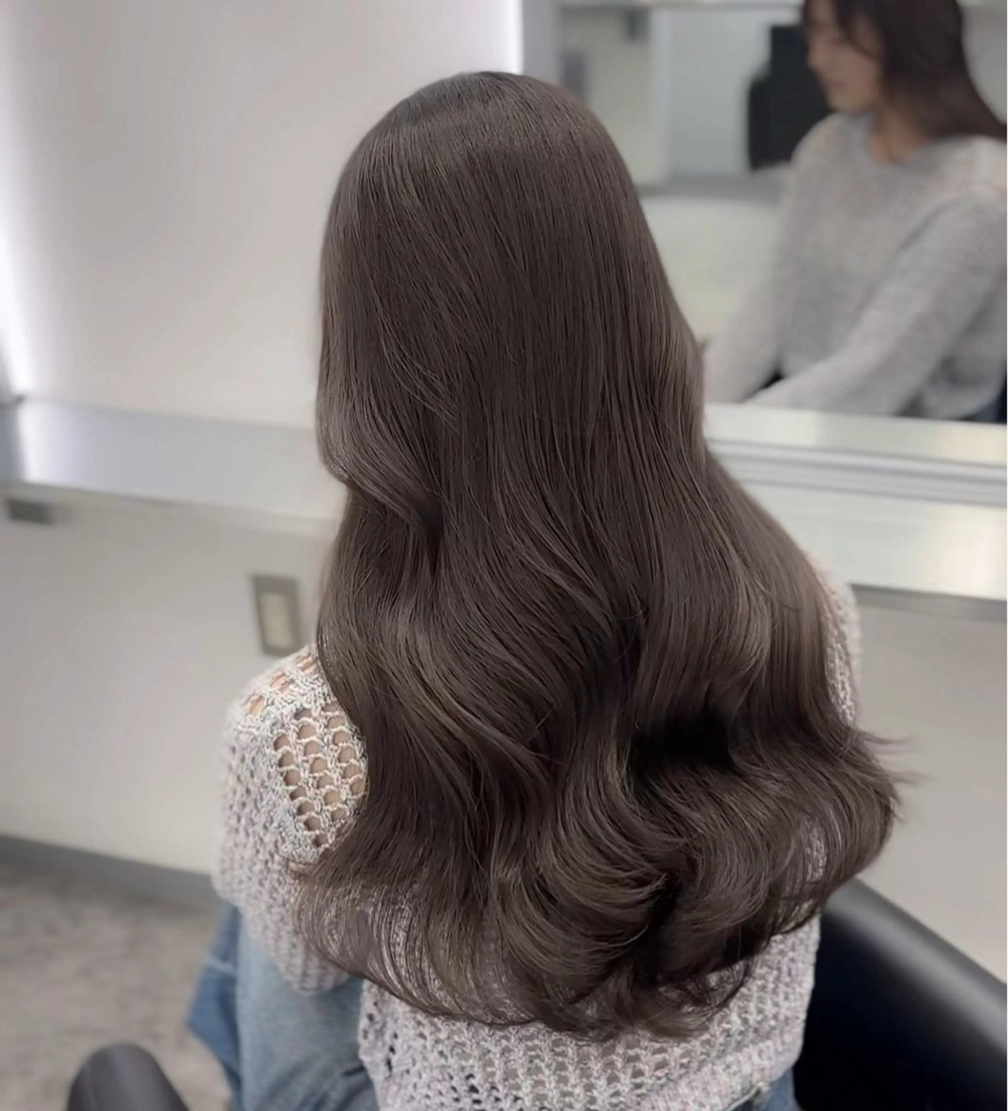 ロング ヘアカラー トリートメント シオン/艶髪/ グレージュカラーのヘアスタイル