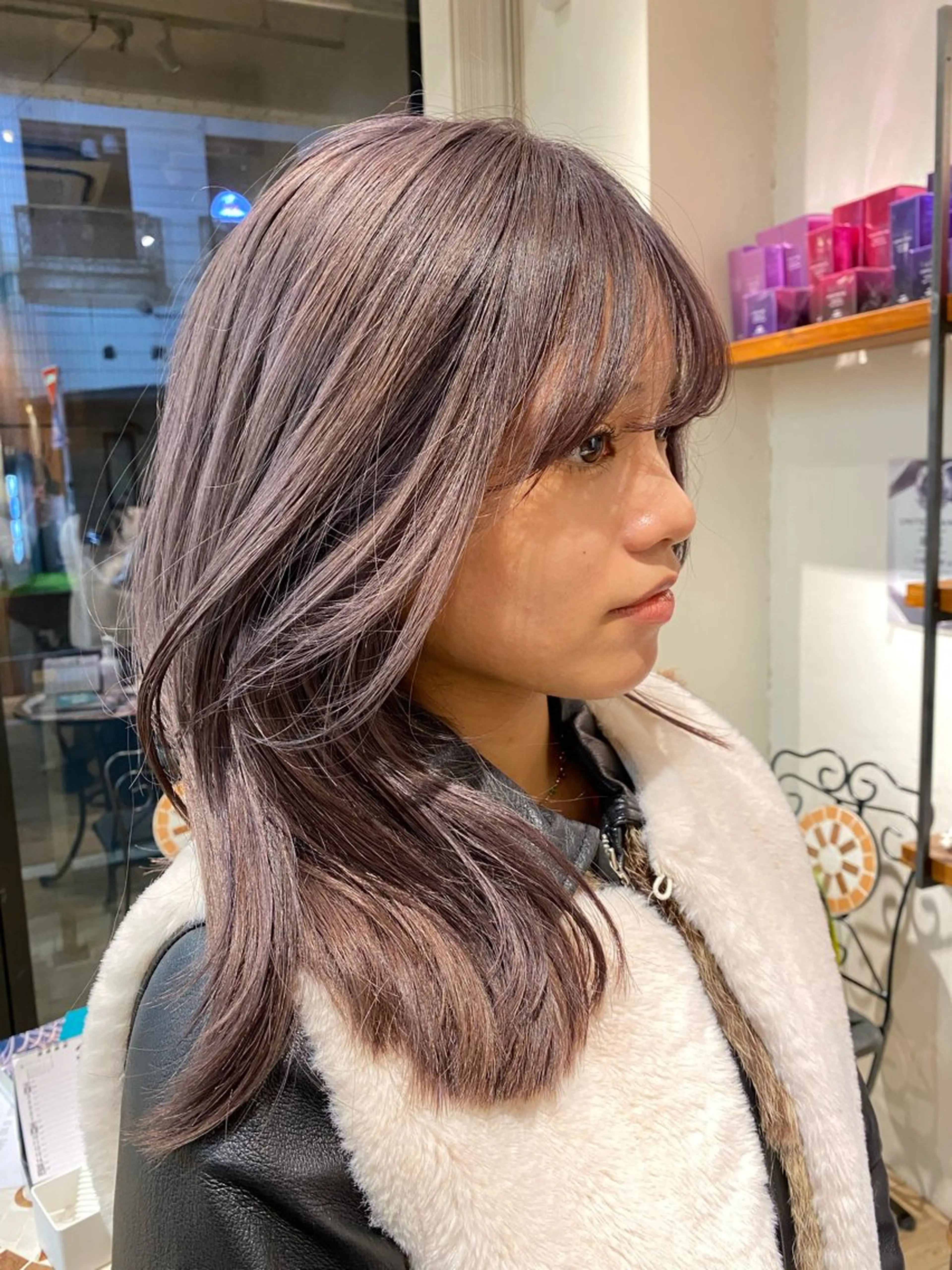 ミディアム カラー ブラウンカラー 透明感カラー ラベンダーカラー ラベンダーブラウン ヘアカラー ナチュラルヘア🫧 ナナミのヘアスタイル