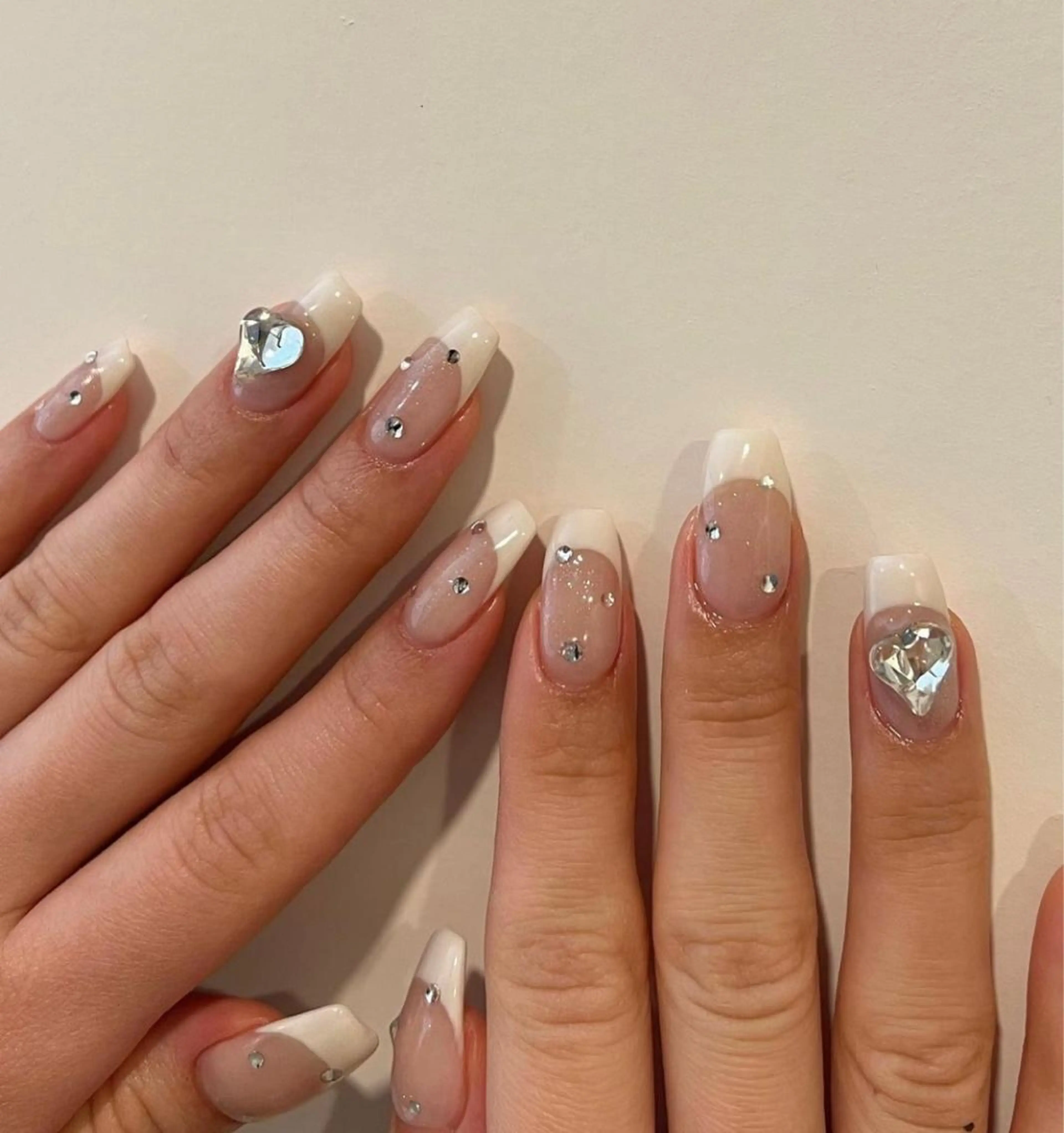 ネイル アイブロウ 眉カラー 眉毛ワックス脱毛 桜ネイル クリアネイル 長さ出し 大塚眉毛|ハンドケア |肌管理の眉毛・アイブロウイメージ