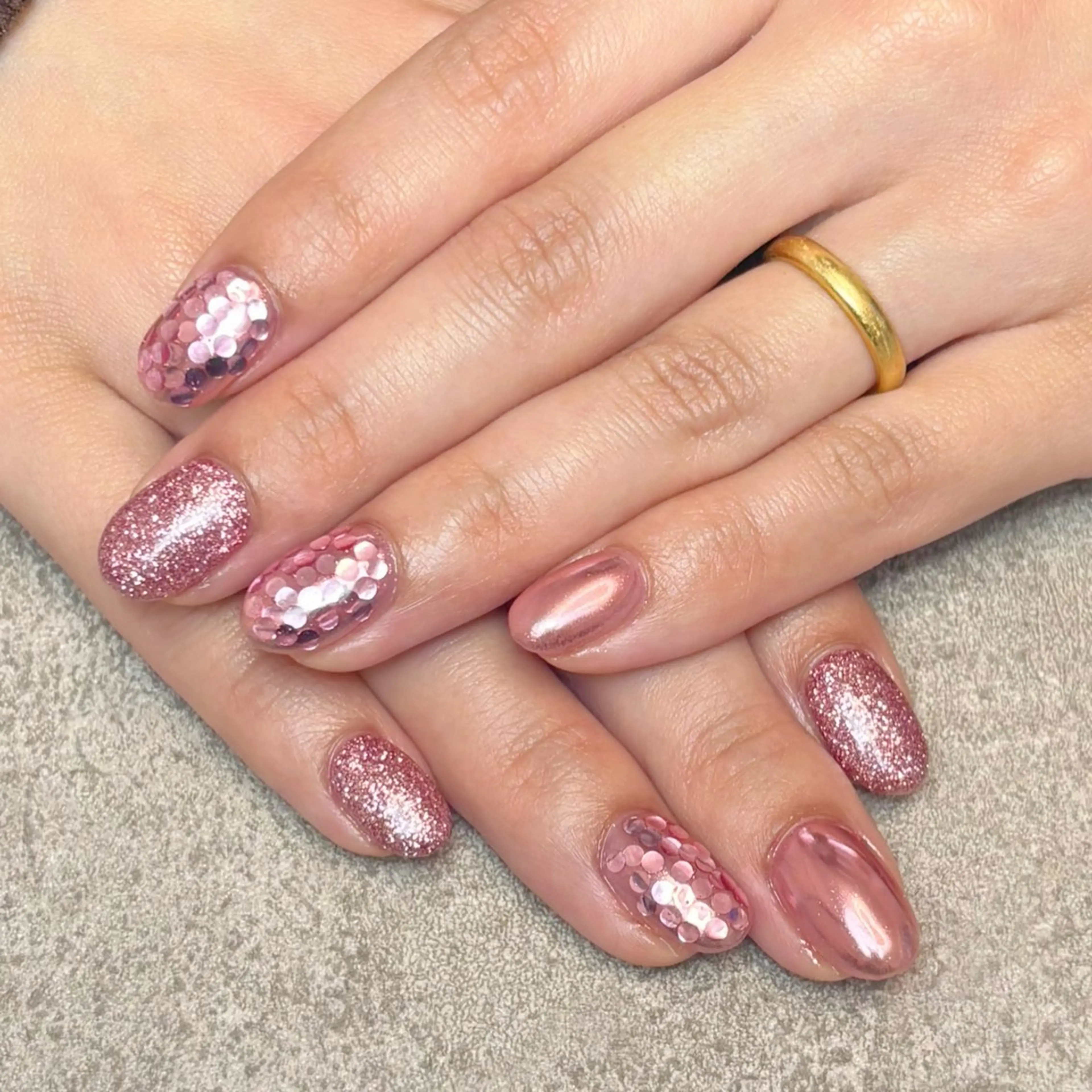 ネイル アートネイル ゴールド ミラーネイル ピンク nailroom DIASOMNIAのネイルデザイン