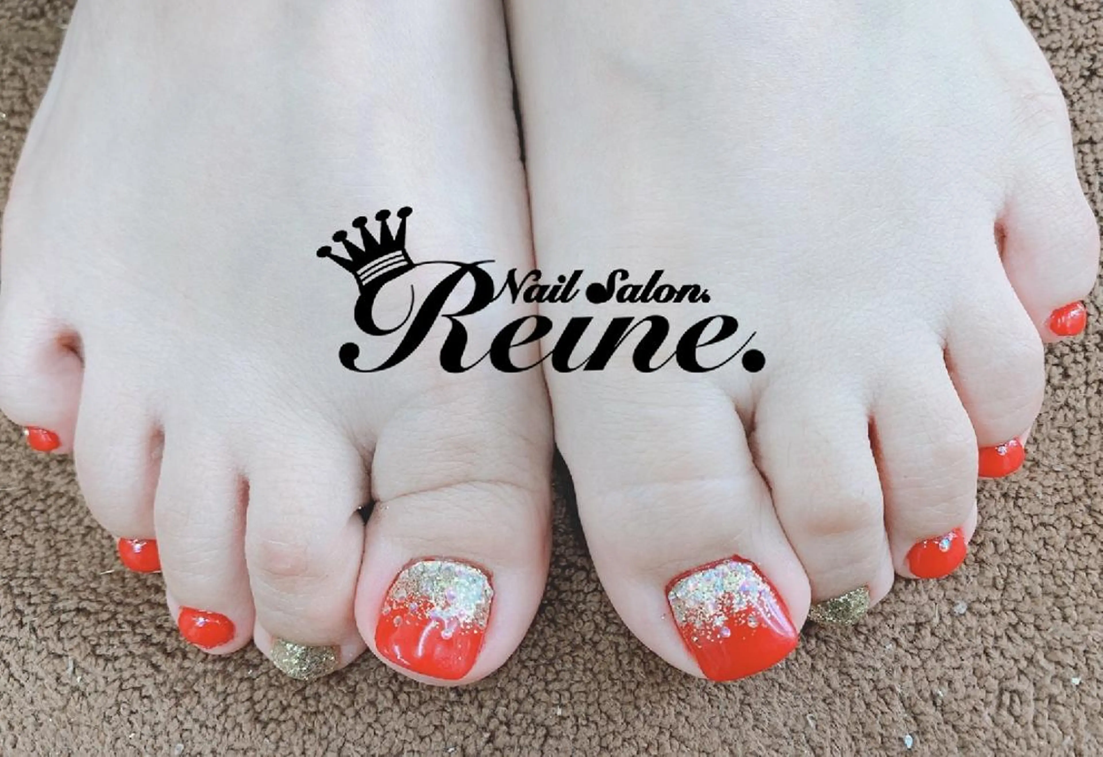 ネイル フットネイル ラメ(グリッター) 赤色 Nailsalon Reine所属・玉栄 伶奈のネイルデザイン